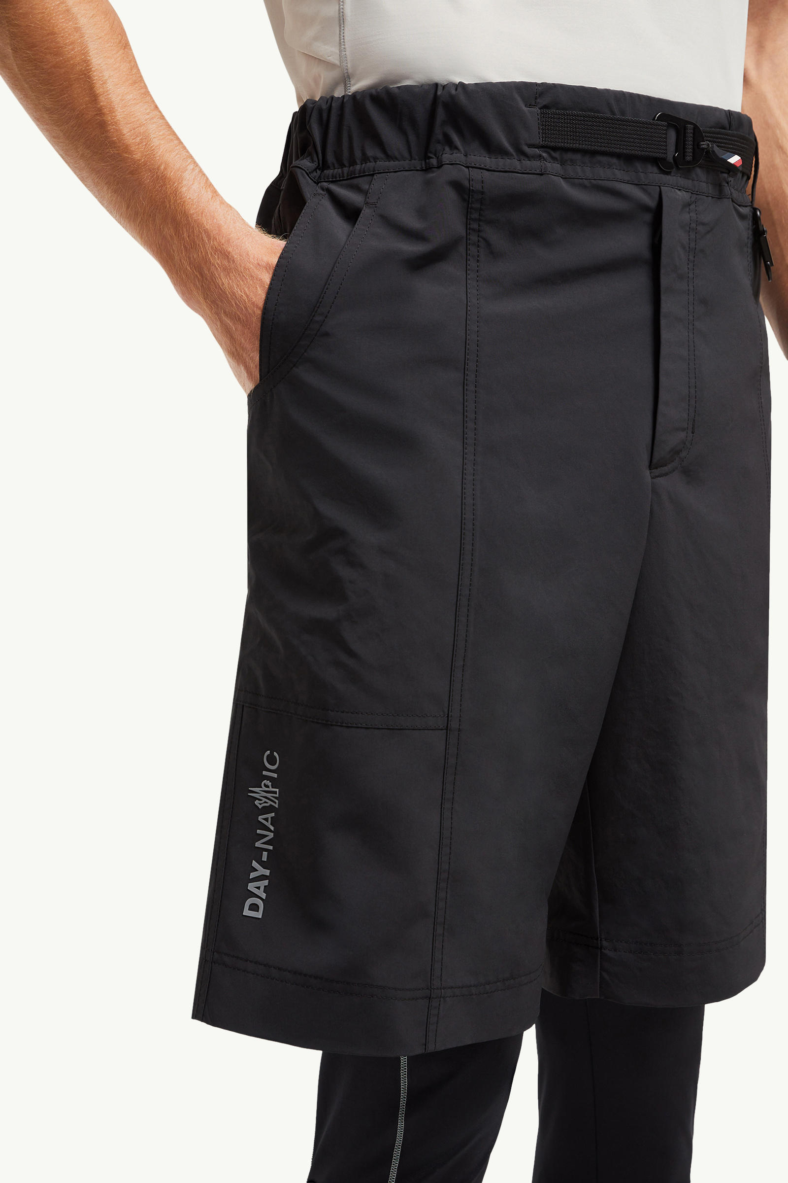 Shorts aus technischem Froissé Herren Schwarz Moncler 6