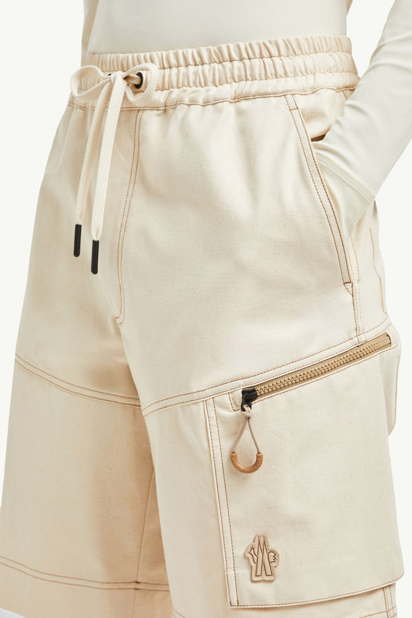 Shorts cargo in drill di cotone Uomo Beige Chiaro Moncler 1