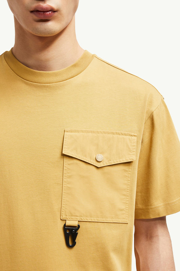 Camiseta de algodón con bolsillo Hombre Amarillo Ocre Moncler 5