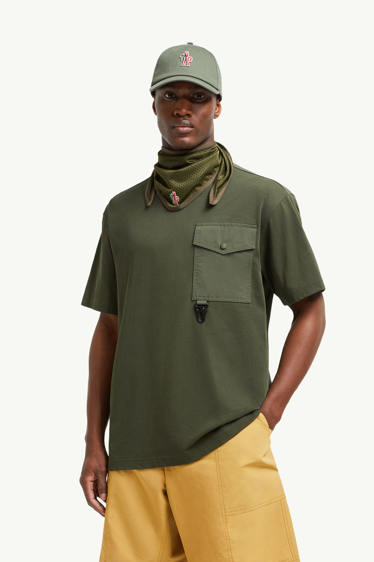 T-Shirt aus Baumwolle mit Tasche Herren Olivgrün Moncler 0