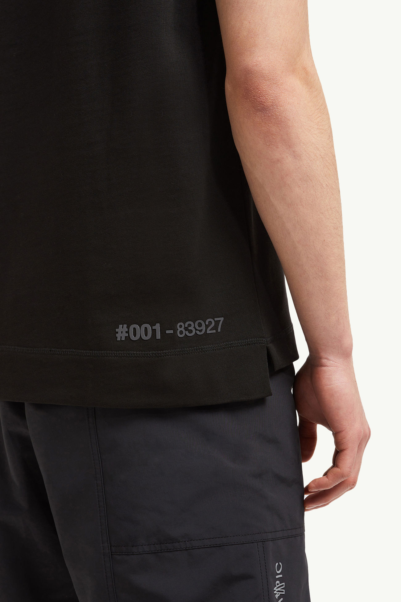 Camiseta de algodón con logotipo en relieve Hombre Negro Moncler 5