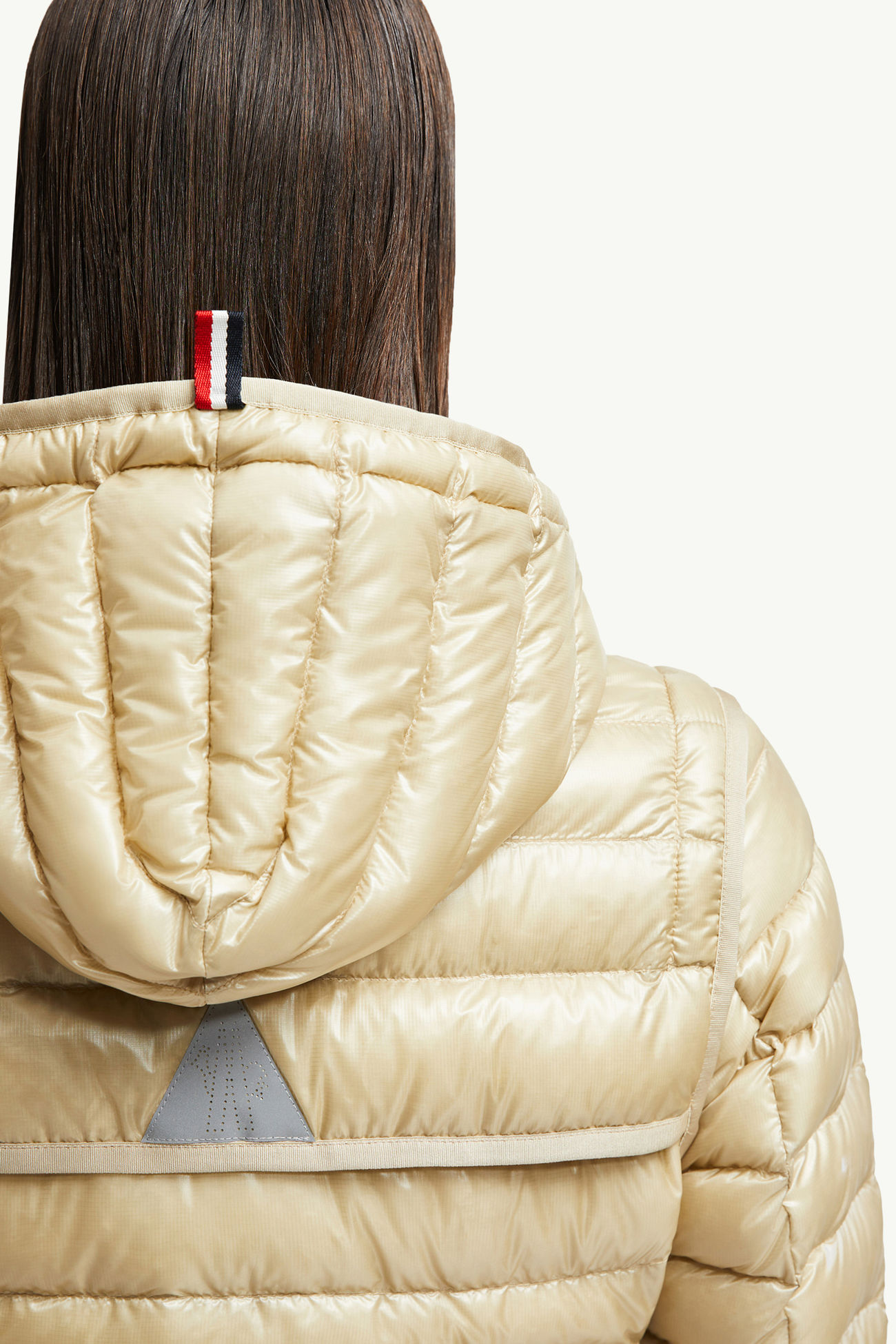 Karura女士二合一连帽短款羽绒夹克外套 女士 砂米黄 Moncler 6