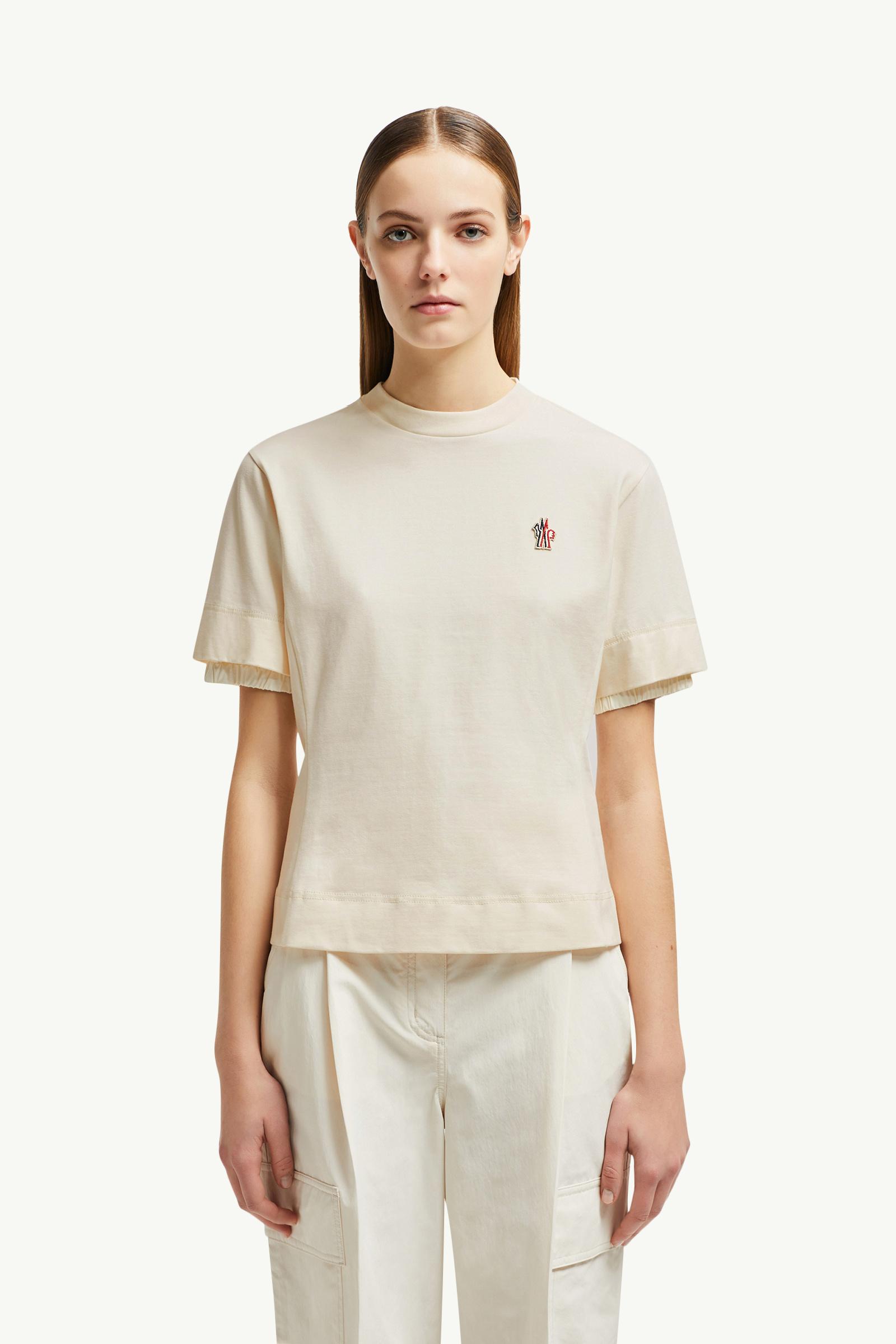 Tシャツ・カットソー MONCLER Woman T-Shirt White K10988C0000189AW1 04A White Ivory Logo Patch Cotton T-Shirt - Tops & T-shirts for