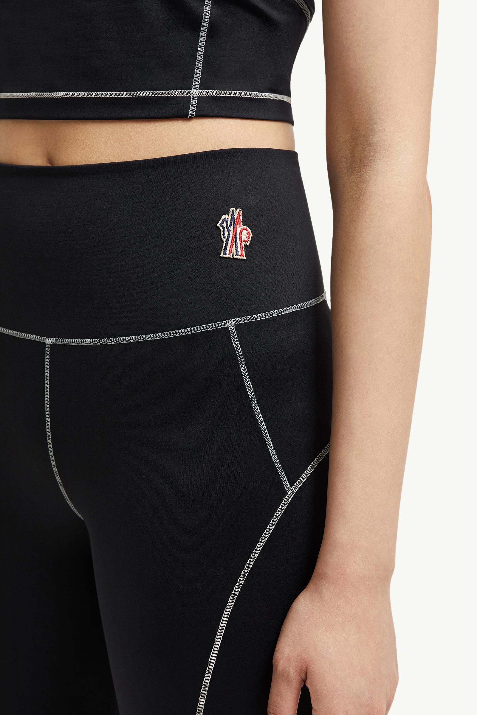 ボトムスその他 MONCLER SS25 Logo patch leggings (K10988H00005899YG 999) 黑色女士标识紧身裤- 长裤&短裤for 女装| Moncler HK