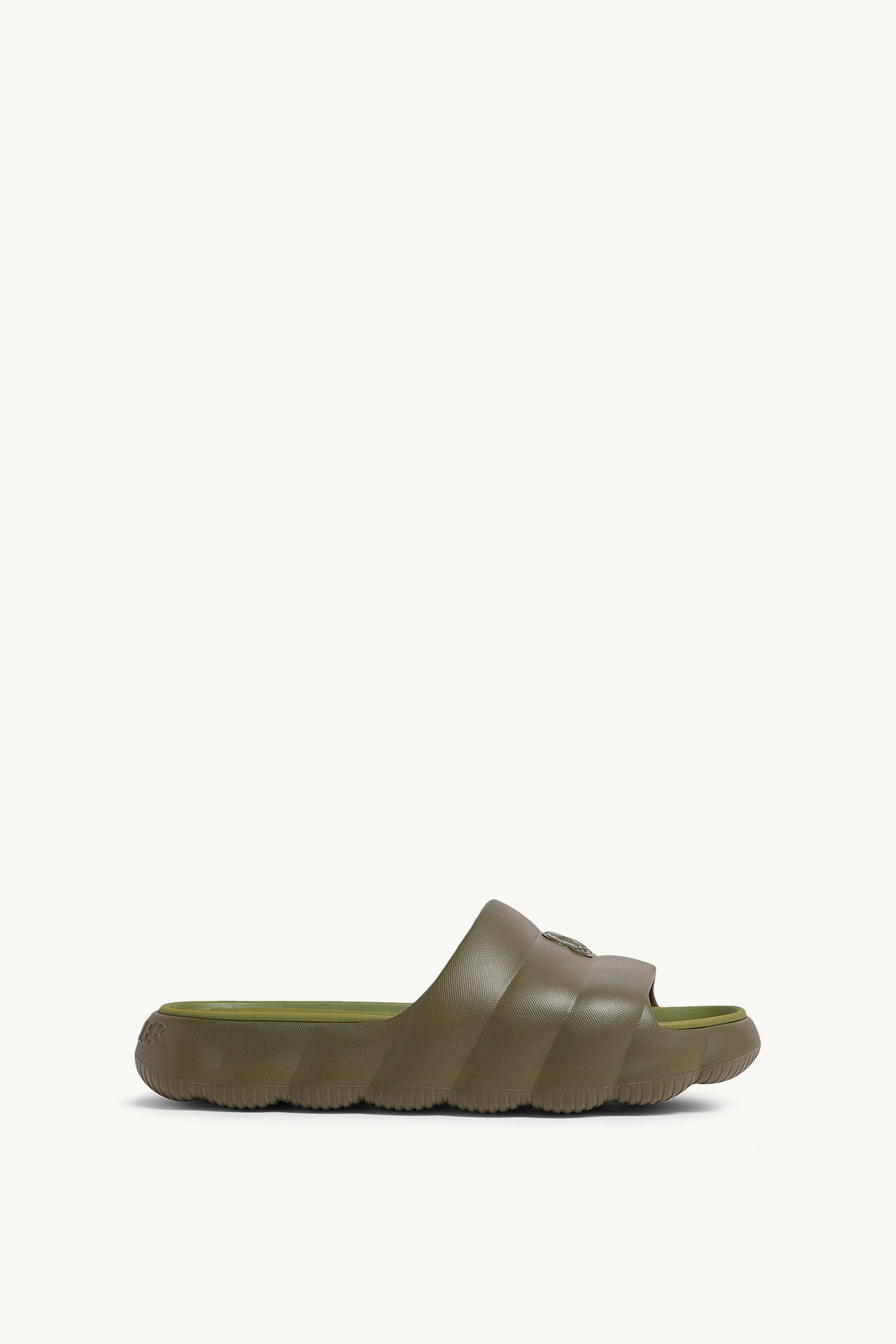 https://moncler-cdn.thron.com/api/v1/content-delivery/shares/dpx6uv/contents/K109A4C00040M2559241_F/image/K109A4C00040M2559241_F