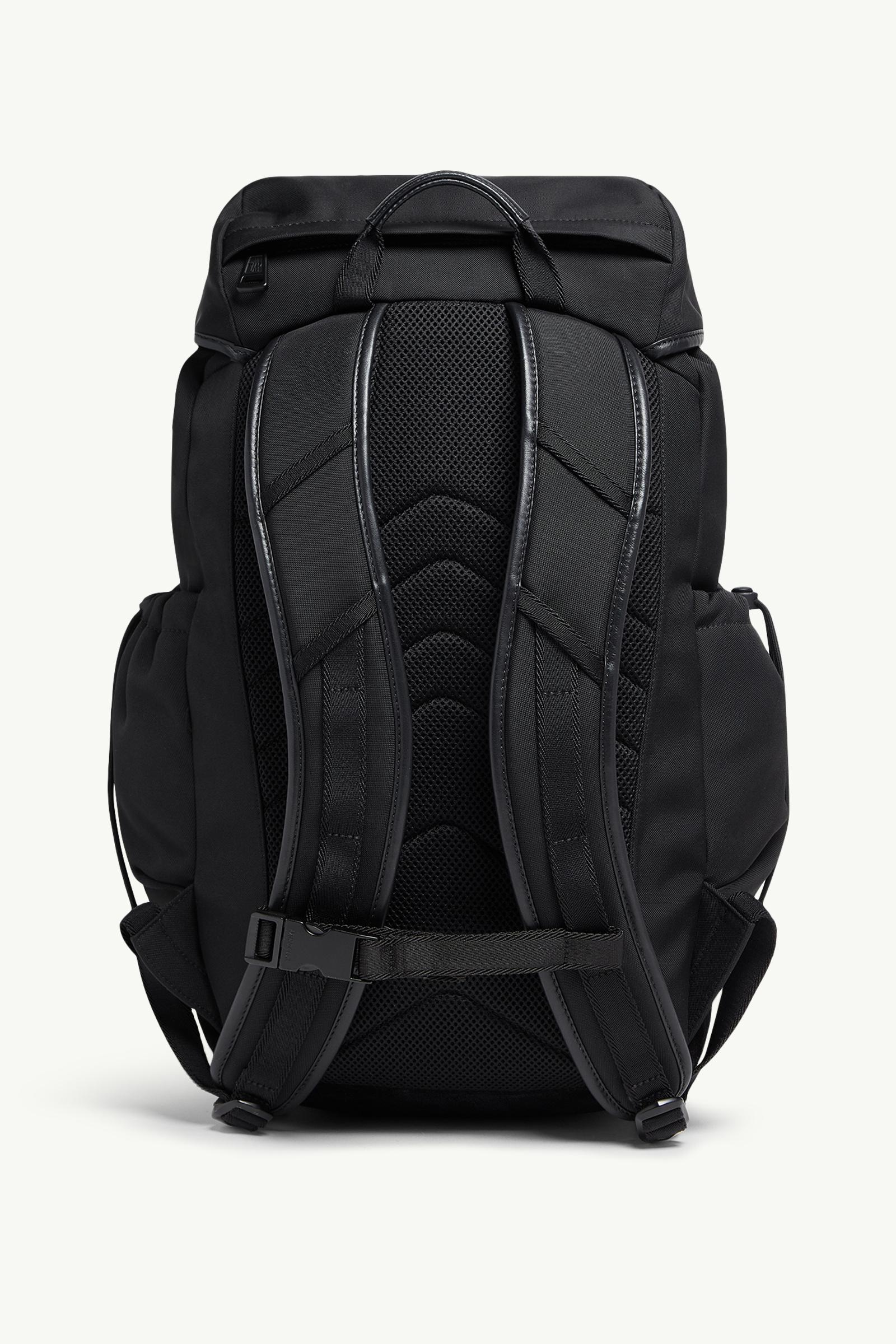 MONCLER ブラックバックパック ブラック Techバックパック : バッグ&スモールアクセサリー 向けの