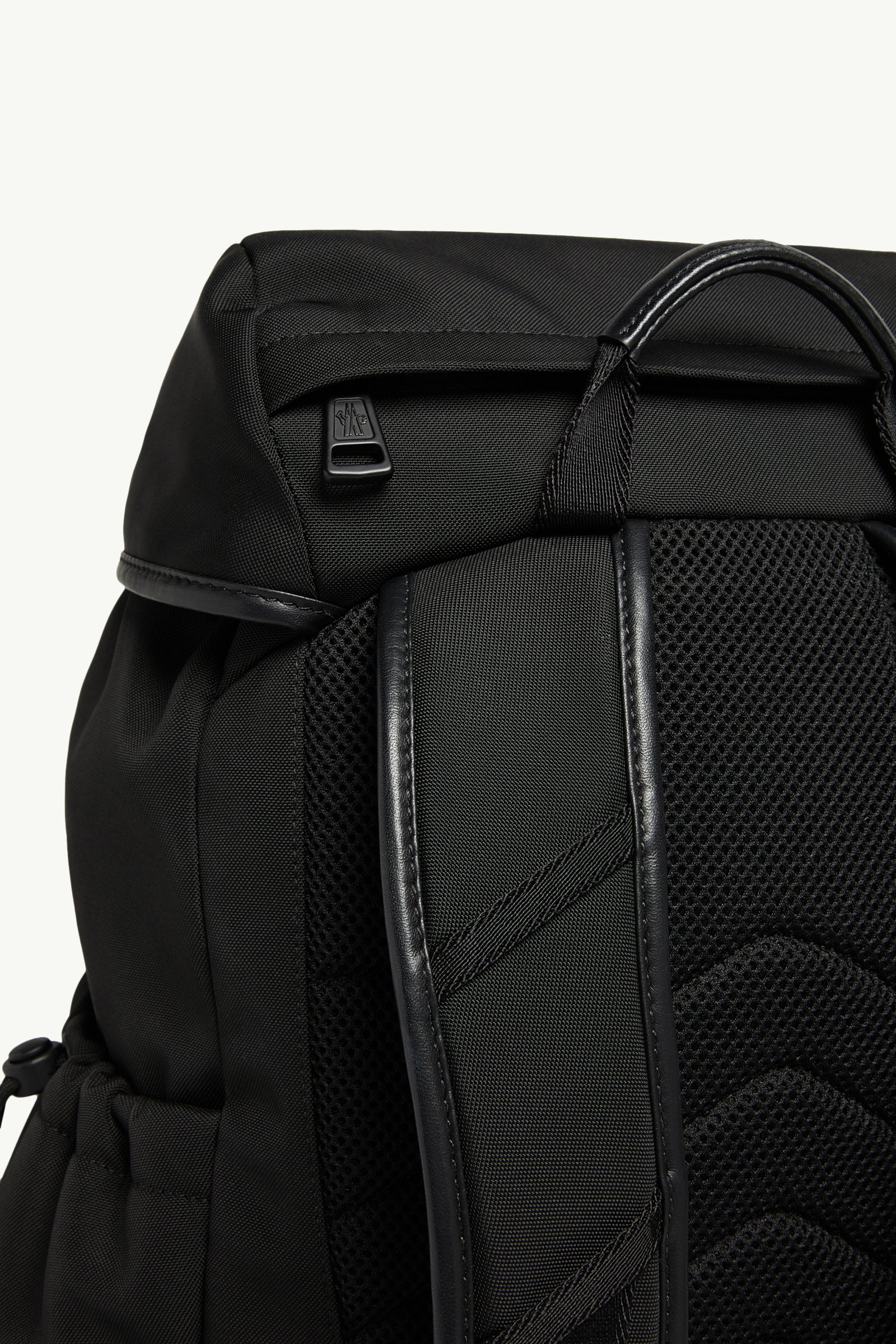 ブラック Techバックパック : バッグ&スモールアクセサリー 向けの