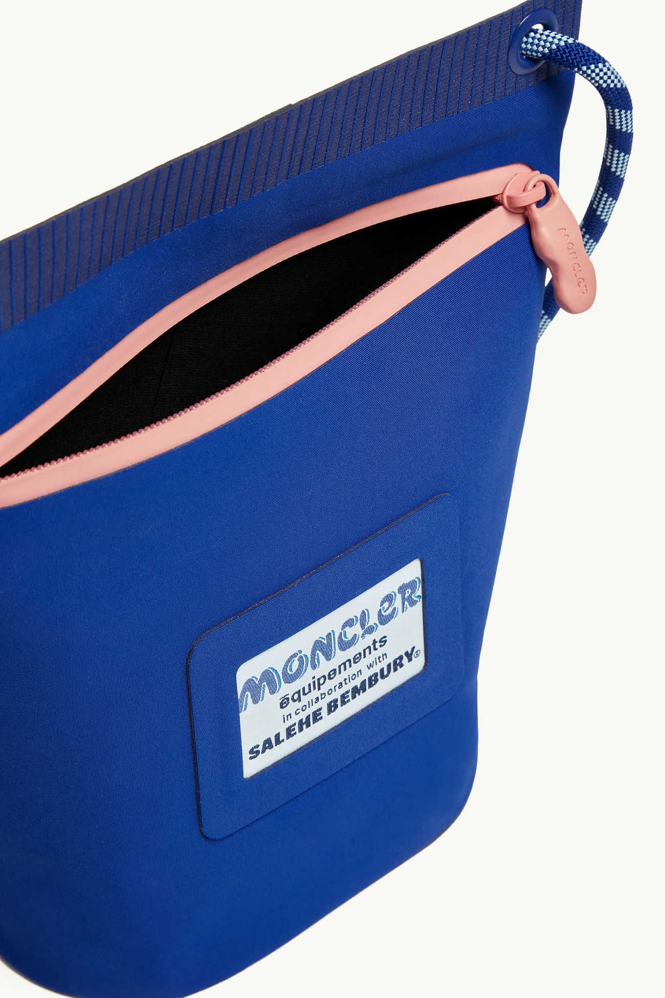 Amoeba Water-Repellent Pouch by Salehe Bembury Men Electric Blue Moncler 4