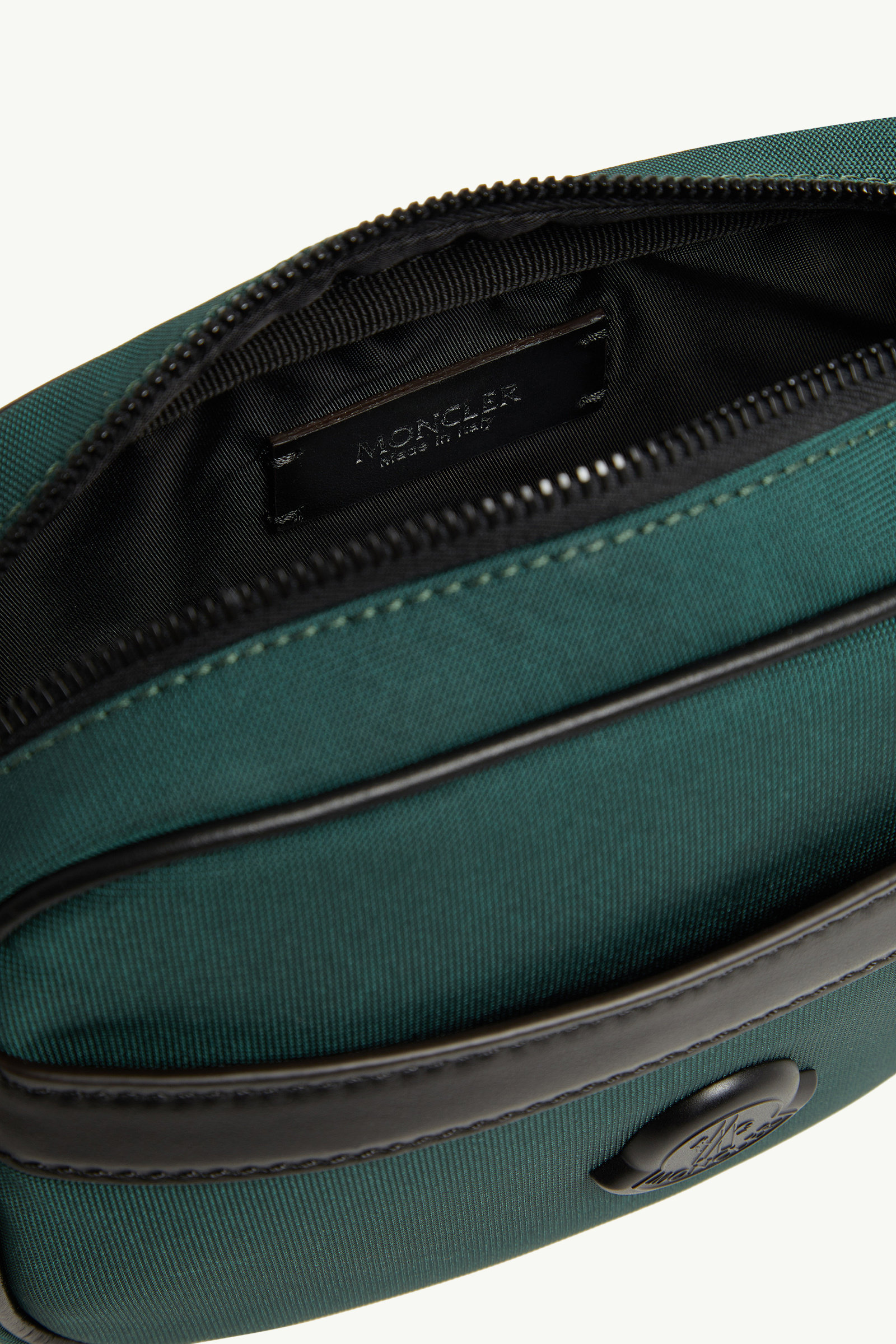 Sac à bandoulière imperméable Pierrick Hommes Vert Foncé Moncler 4
