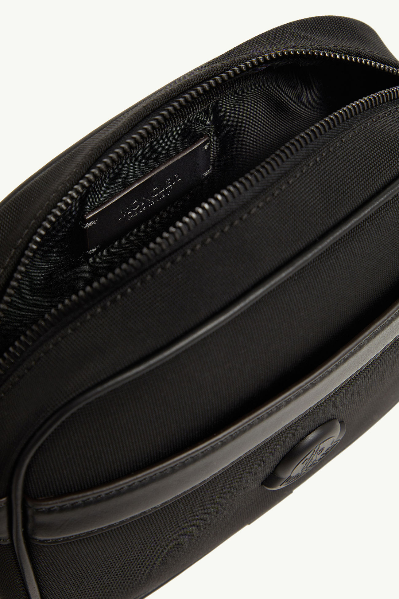 Bolso bandolera impermeable Pierrick Hombre Negro Moncler 4