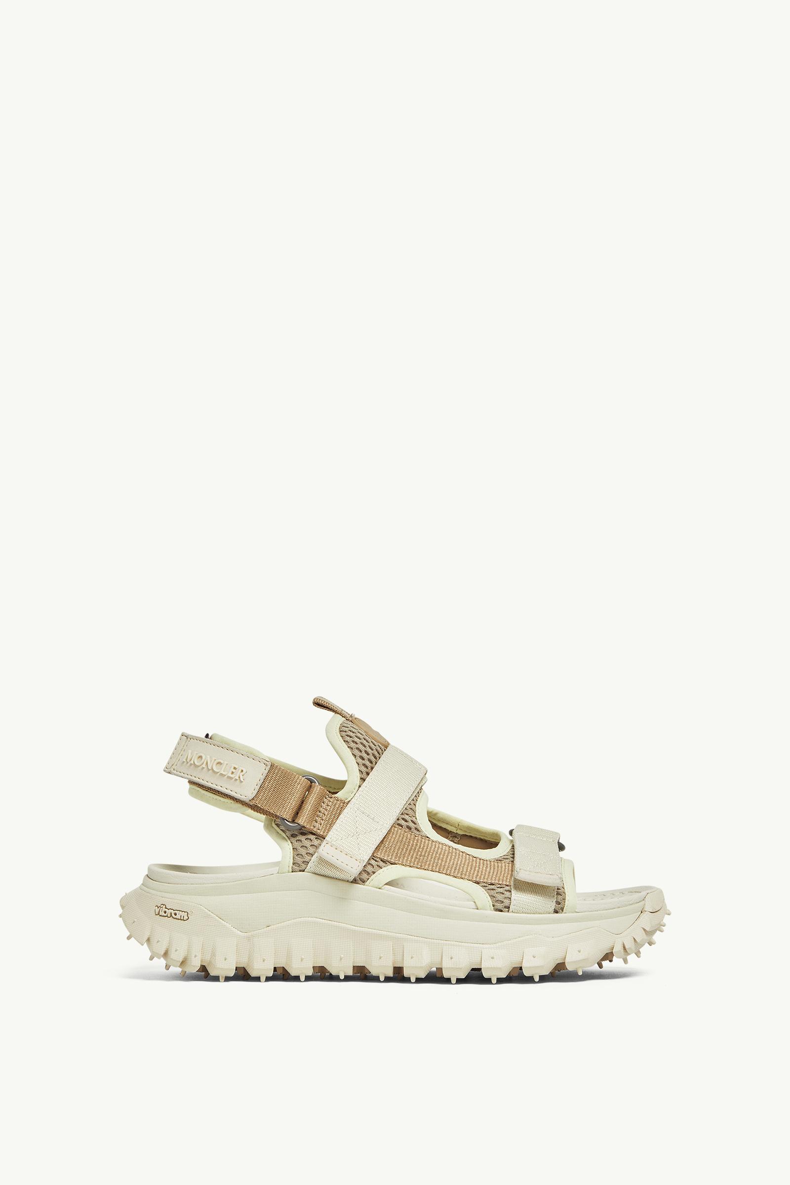 シューズ・サンダルその他 MONCLER Woman Flat sandals Beige K109B4L00070M3808 209 Light Beige Trailgrip Vela Water-Repellent Sandals - Sandals