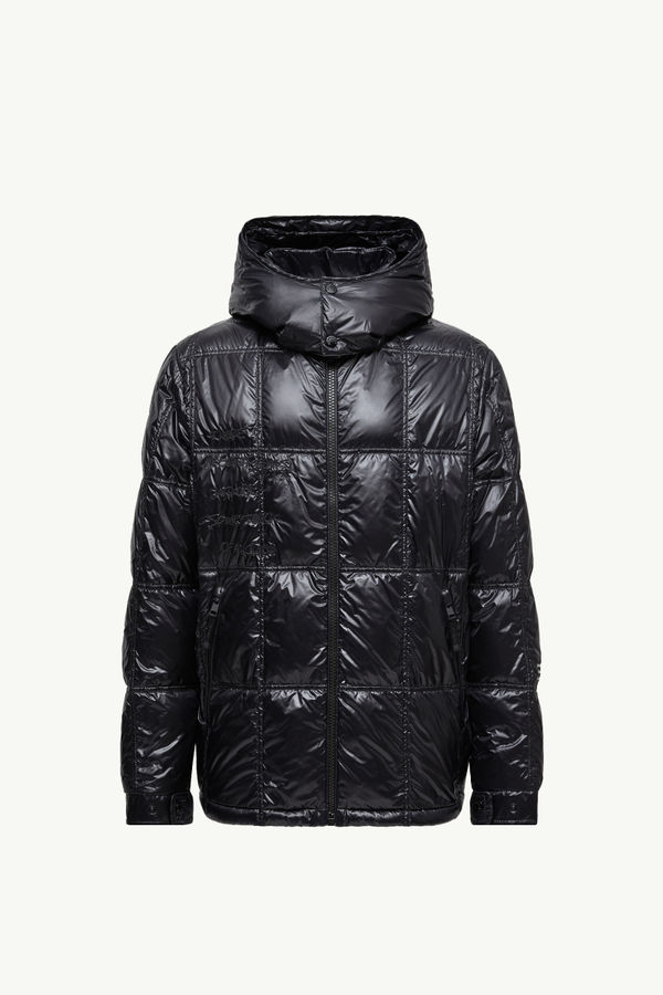 https://moncler-cdn.thron.com/api/v1/content-delivery/shares/dpx6uv/contents/K109U1A00008M5126999_F/image/K109U1A00008M5126999_F