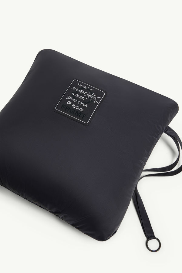 Moncler x FRGMT Vaile 패커블 다운 베스트 남성 네이비 블루 Moncler 8
