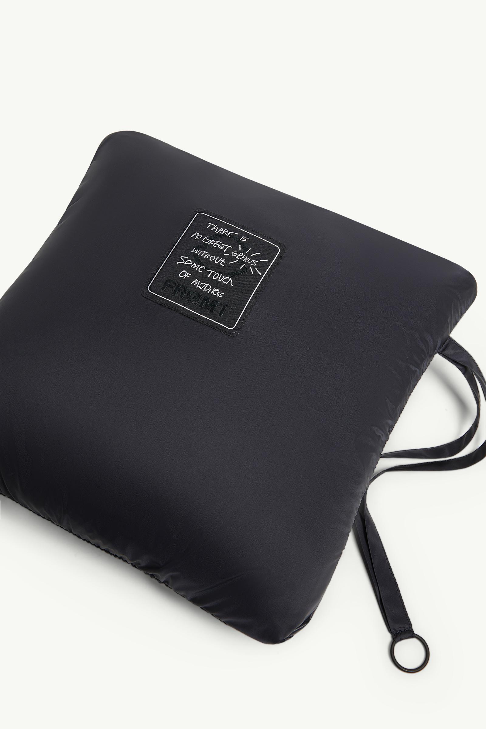 ネイビーブルー Moncler x FRGMT Vaileベスト : Moncler x FRGMT