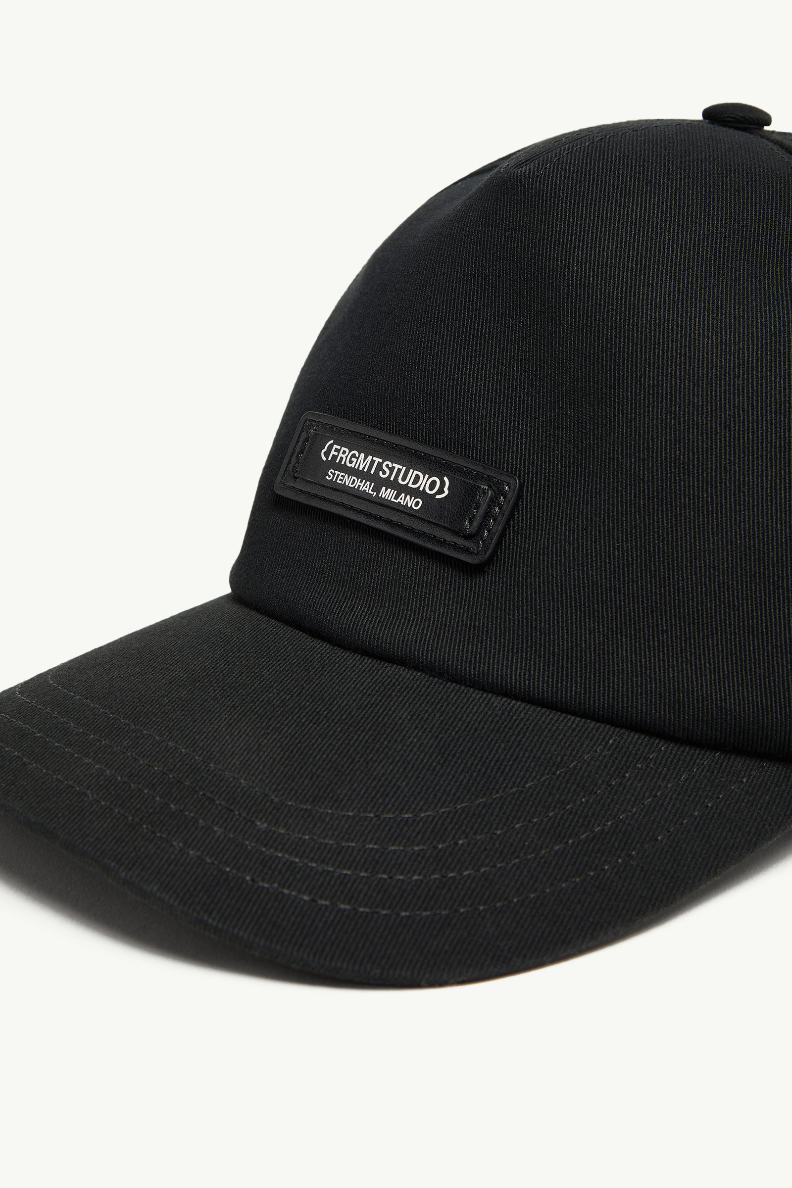 キャップ MONCLER Moncler x FRGMT cap ブラック Moncler x FRGMT キャップ : Moncler x FRGMT 向けの