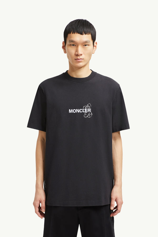 Moncler x FRGMT Cartoon Logo-T-Shirt aus Baumwolle Herren Schwarz Moncler 3
