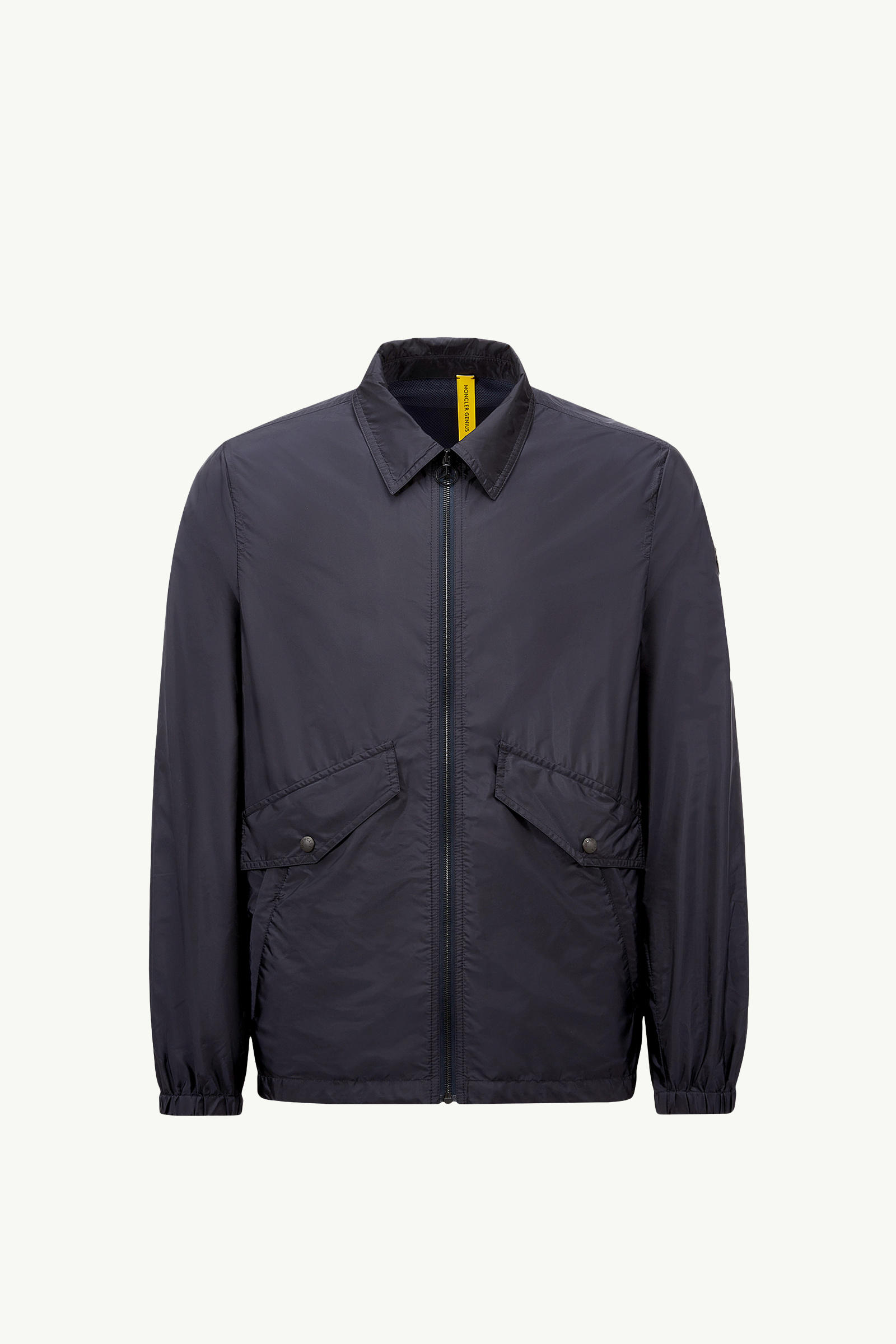 https://moncler-cdn.thron.com/api/v1/content-delivery/shares/dpx6uv/contents/K14011A00004M5920778_F/image/K14011A00004M5920778_F