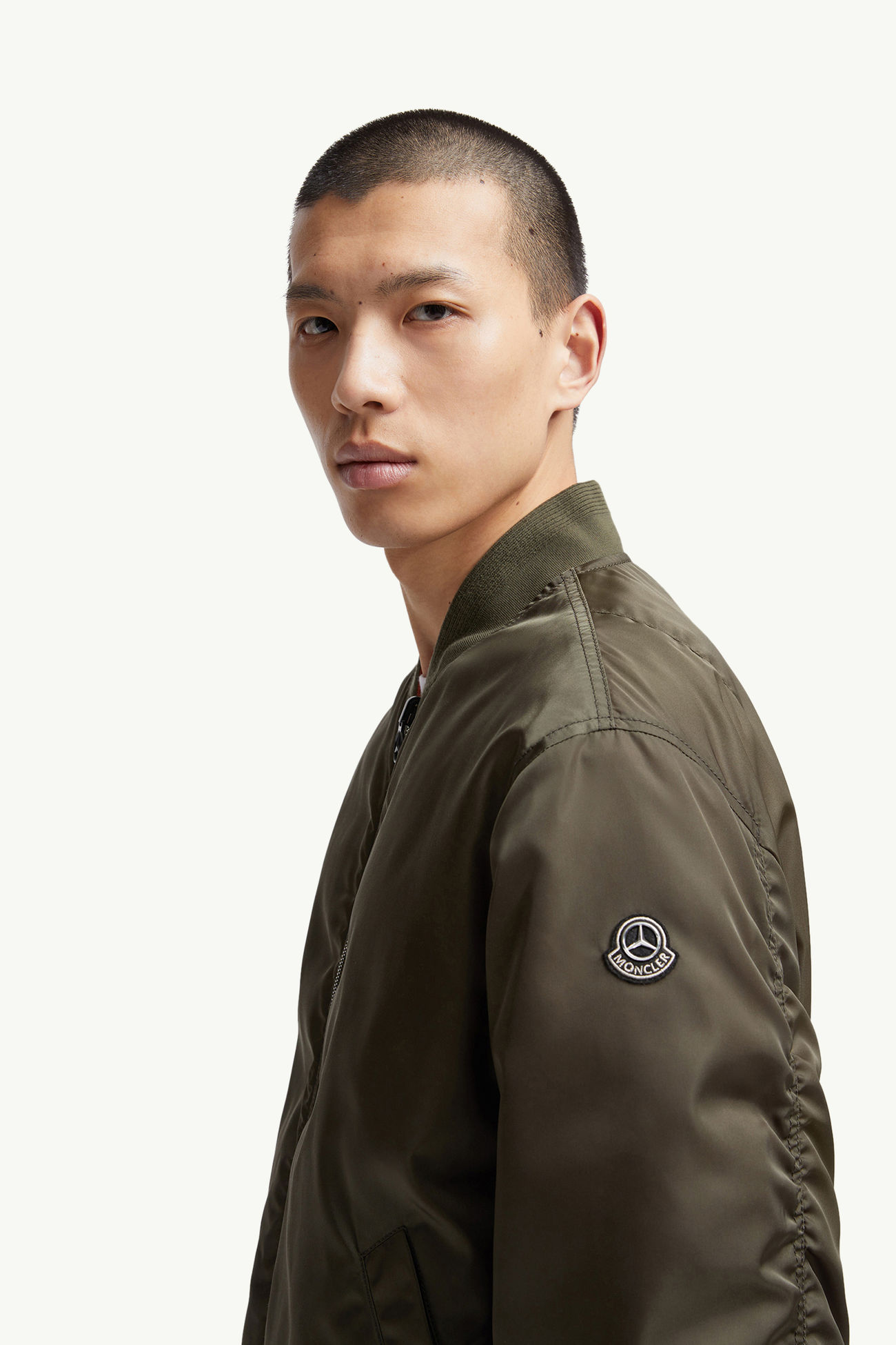Moncler x Mercedes-Benz by NIGO Neper wendbare Daunen-Bomberjacke Herren Olivgrün Moncler 1