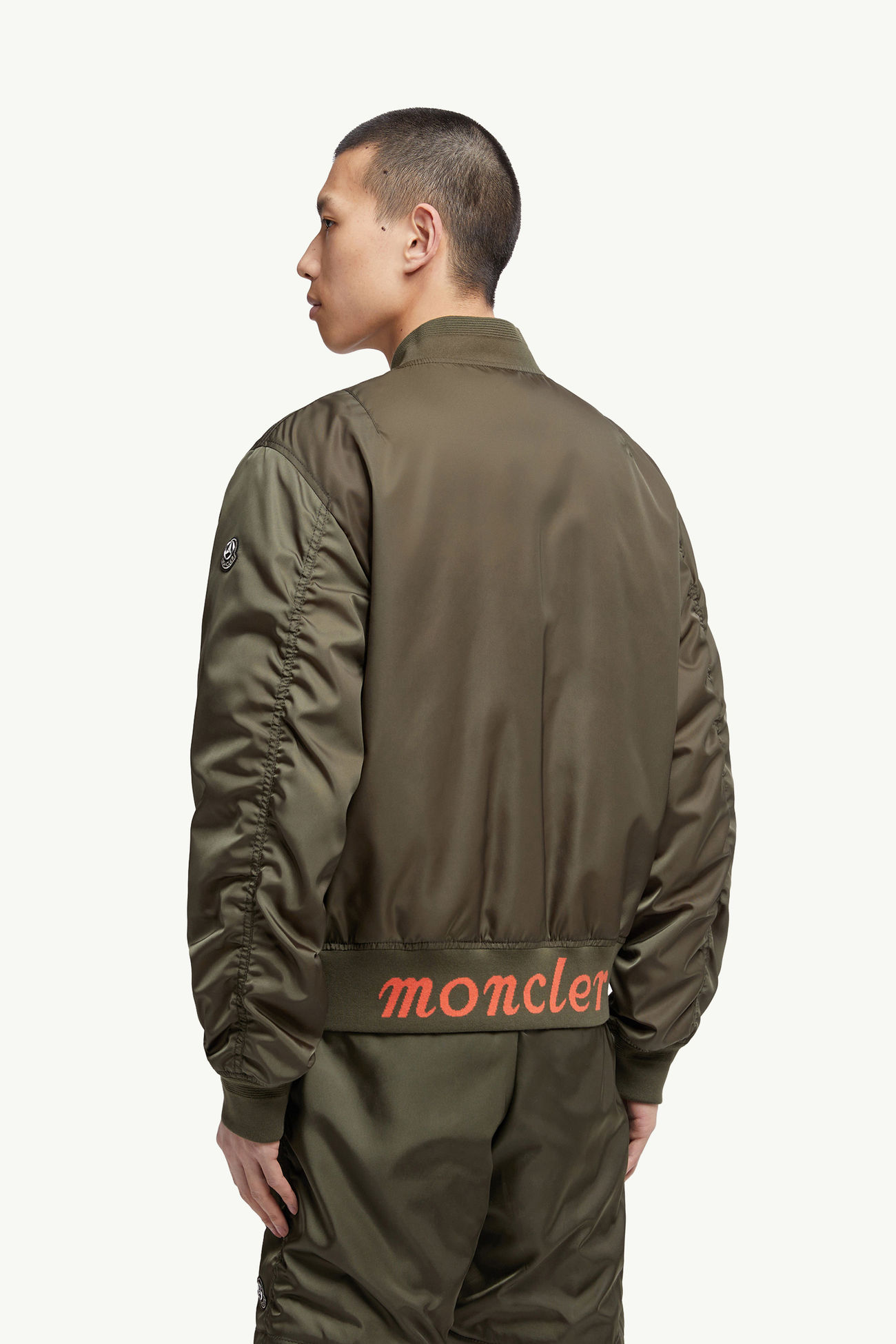 Moncler x Mercedes-Benz by NIGO Neper wendbare Daunen-Bomberjacke Herren Olivgrün Moncler 4