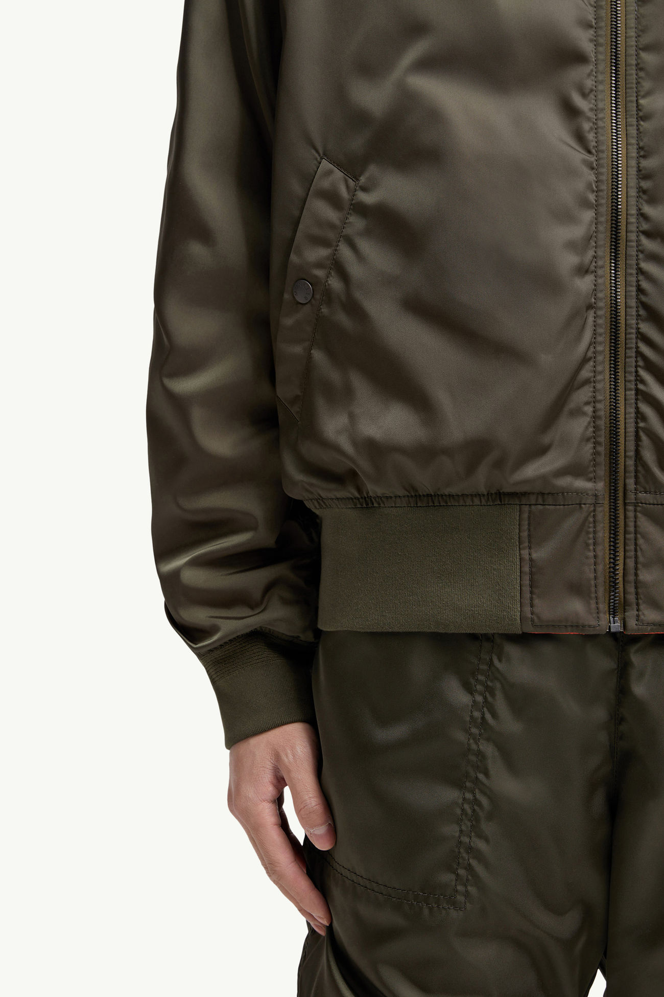 Moncler x Mercedes-Benz by NIGO Neper wendbare Daunen-Bomberjacke Herren Olivgrün Moncler 6