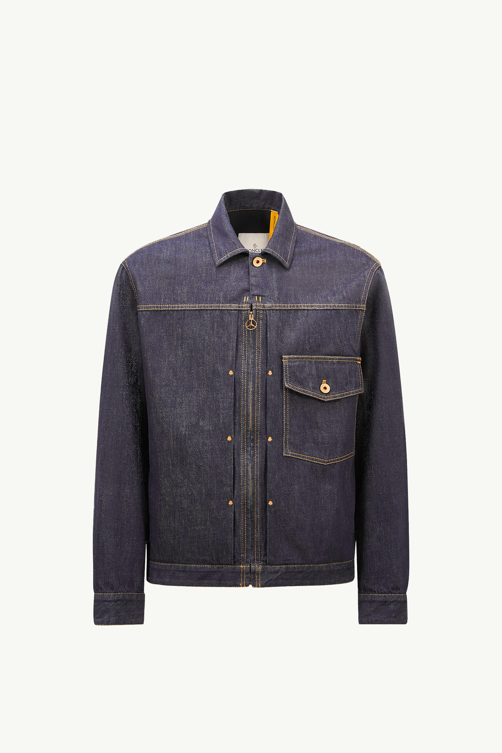 https://moncler-cdn.thron.com/api/v1/content-delivery/shares/dpx6uv/contents/K14011A00010M592377A_F/image/K14011A00010M592377A_F