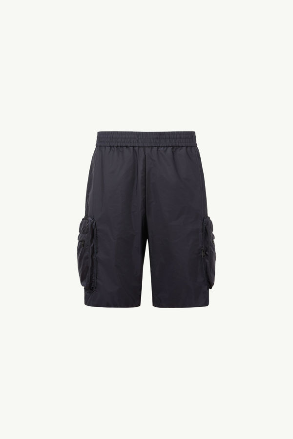 https://moncler-cdn.thron.com/api/v1/content-delivery/shares/dpx6uv/contents/K14012B00001M5920778_F/image/K14012B00001M5920778_F