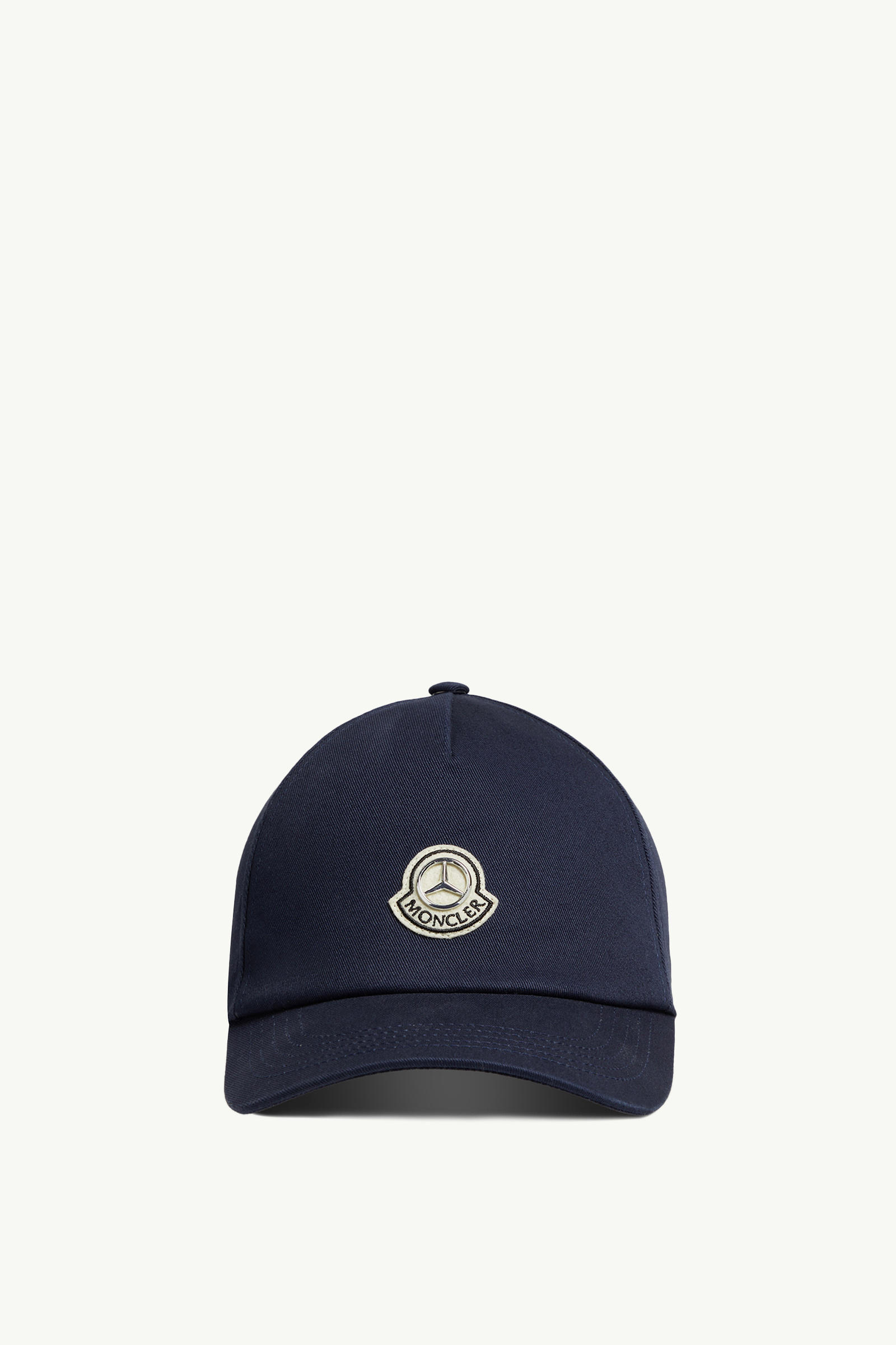 https://moncler-cdn.thron.com/api/v1/content-delivery/shares/dpx6uv/contents/K14013B000080486377B_F/image/K14013B000080486377B_F