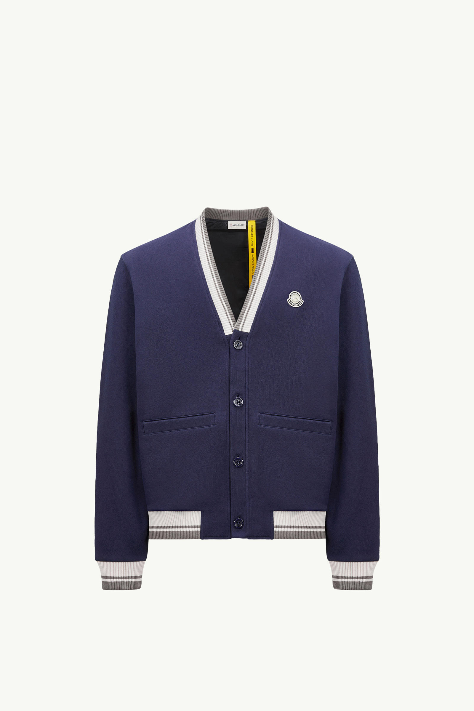 https://moncler-cdn.thron.com/api/v1/content-delivery/shares/dpx6uv/contents/K14018G0000589AWV754_F/image/K14018G0000589AWV754_F