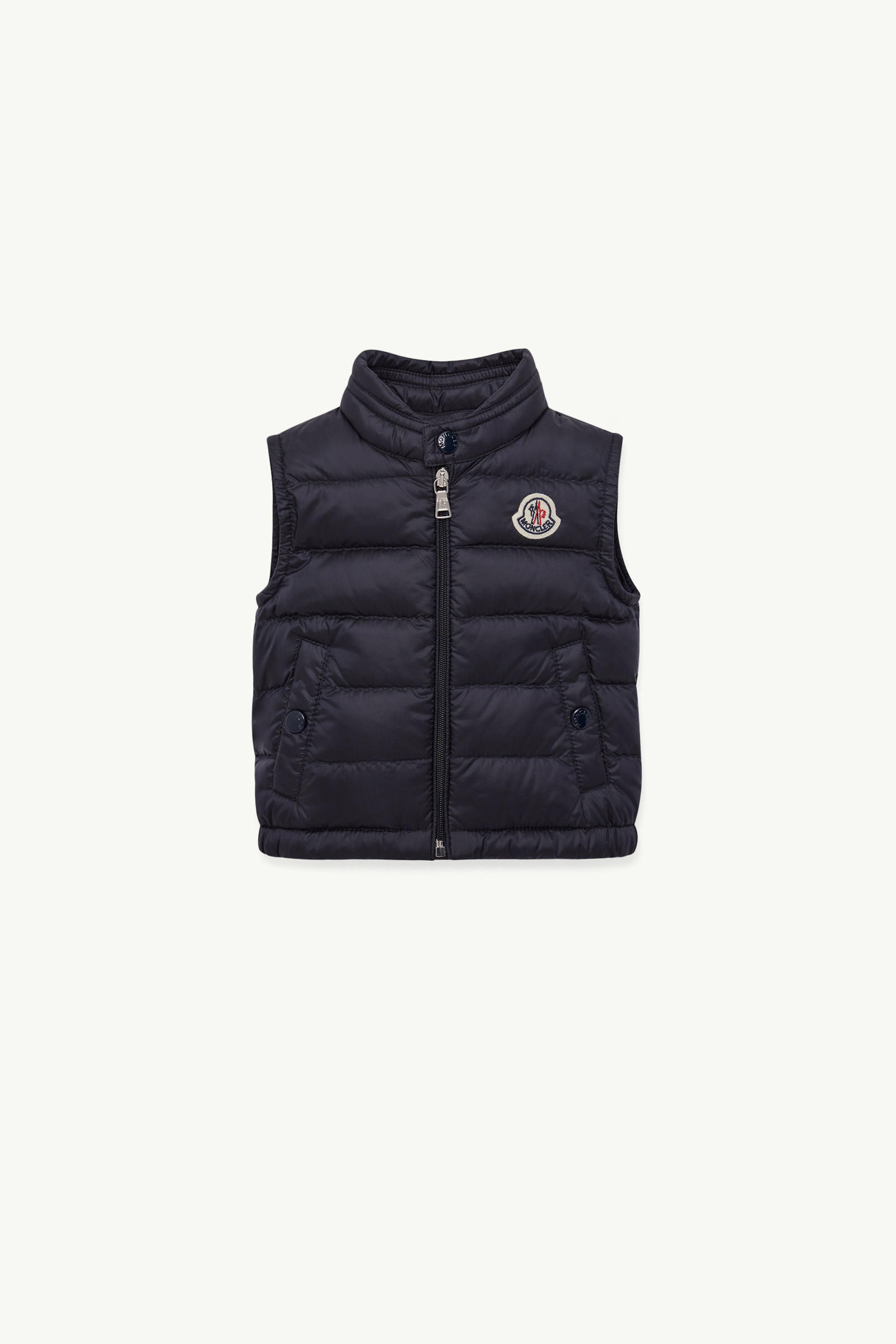 https://moncler-cdn.thron.com/api/v1/content-delivery/shares/dpx6uv/contents/K19511A00019597YF778_F/image/K19511A00019597YF778_F