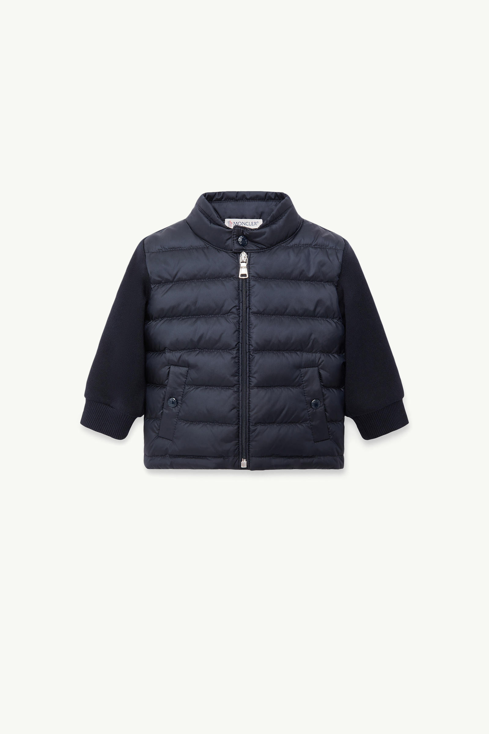 https://moncler-cdn.thron.com/api/v1/content-delivery/shares/dpx6uv/contents/K19518G00002809DK778_F/image/K19518G00002809DK778_F