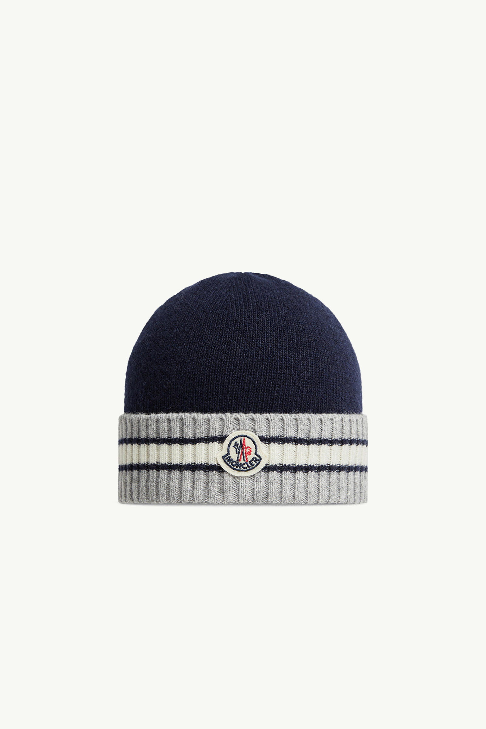 https://moncler-cdn.thron.com/api/v1/content-delivery/shares/dpx6uv/contents/K19543B00014M1241750_F/image/K19543B00014M1241750_F