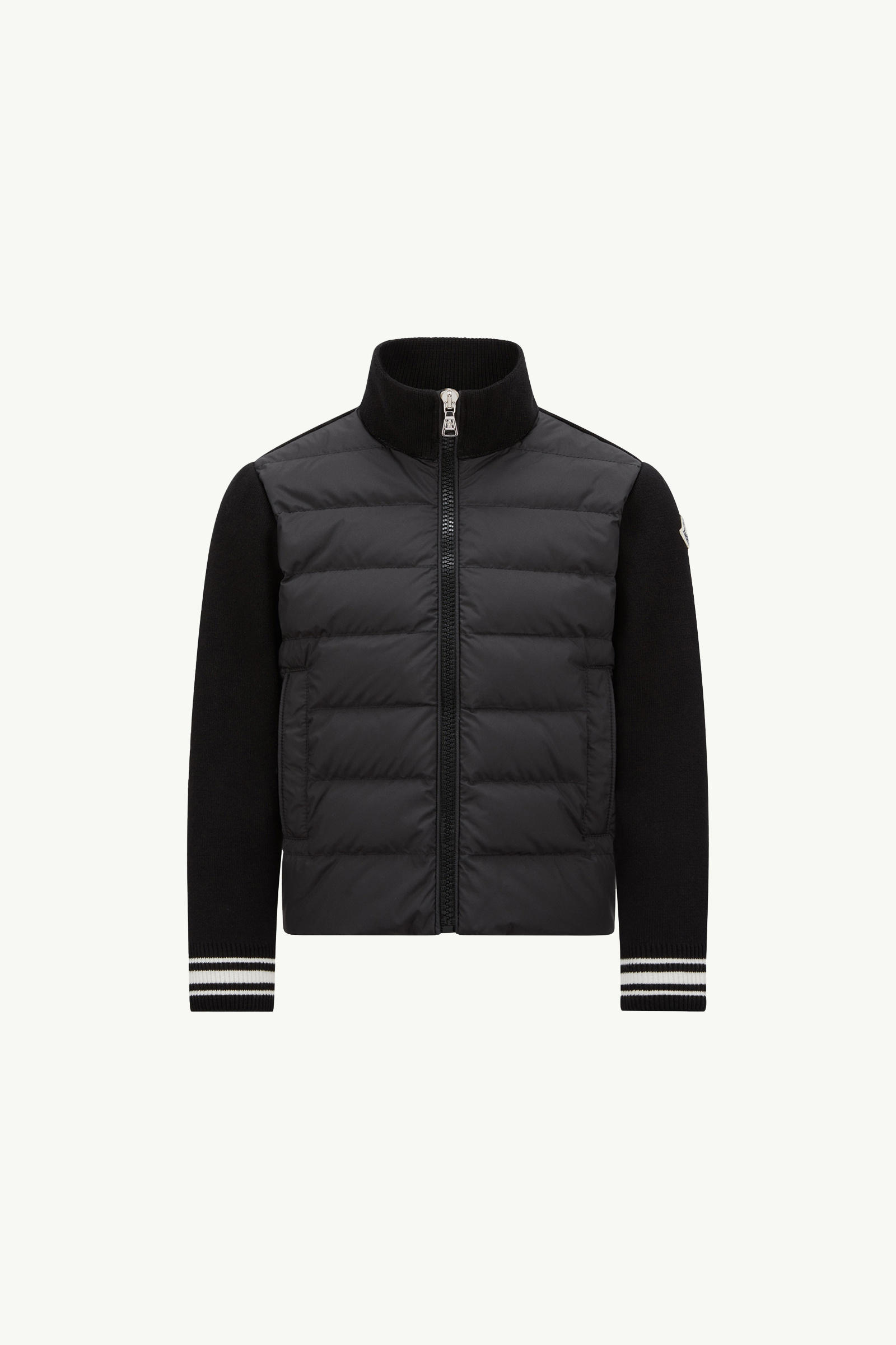 https://moncler-cdn.thron.com/api/v1/content-delivery/shares/dpx6uv/contents/K19549B00005M1367999_F/image/K19549B00005M1367999_F