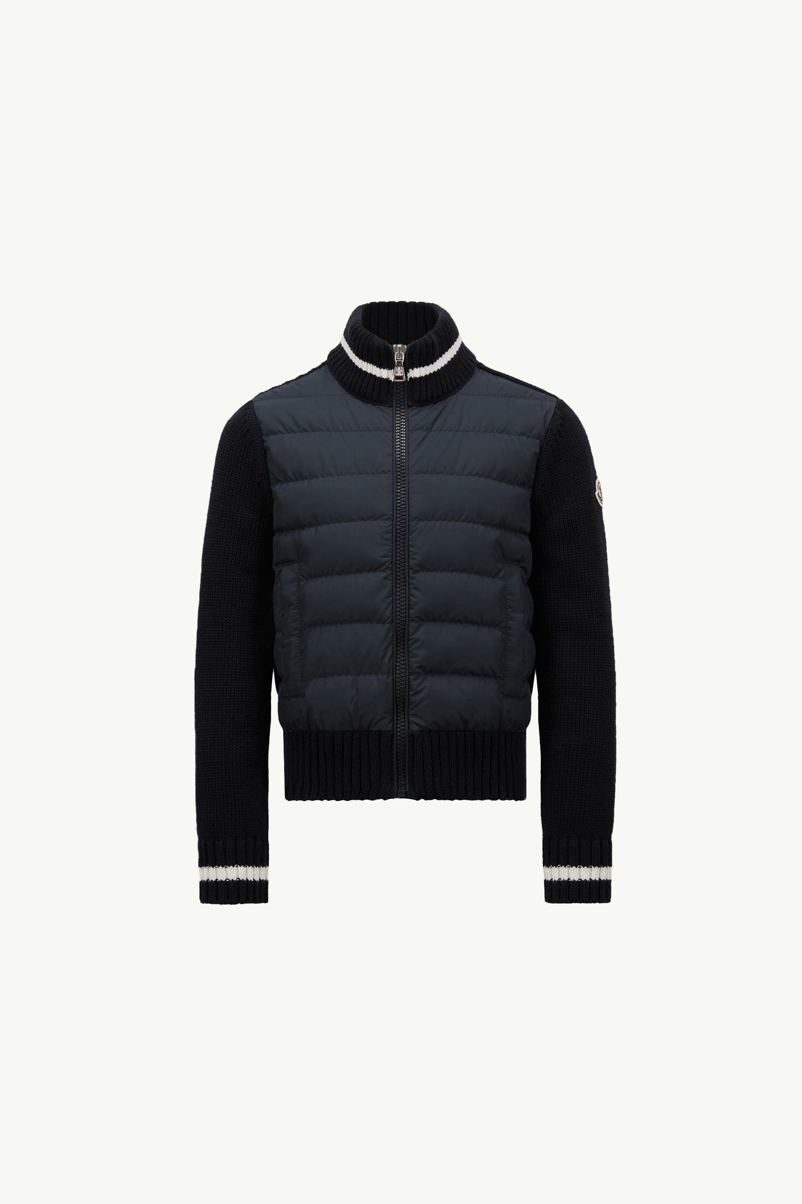 https://moncler-cdn.thron.com/api/v1/content-delivery/shares/dpx6uv/contents/K19549B00006M1509742_F/image/K19549B00006M1509742_F