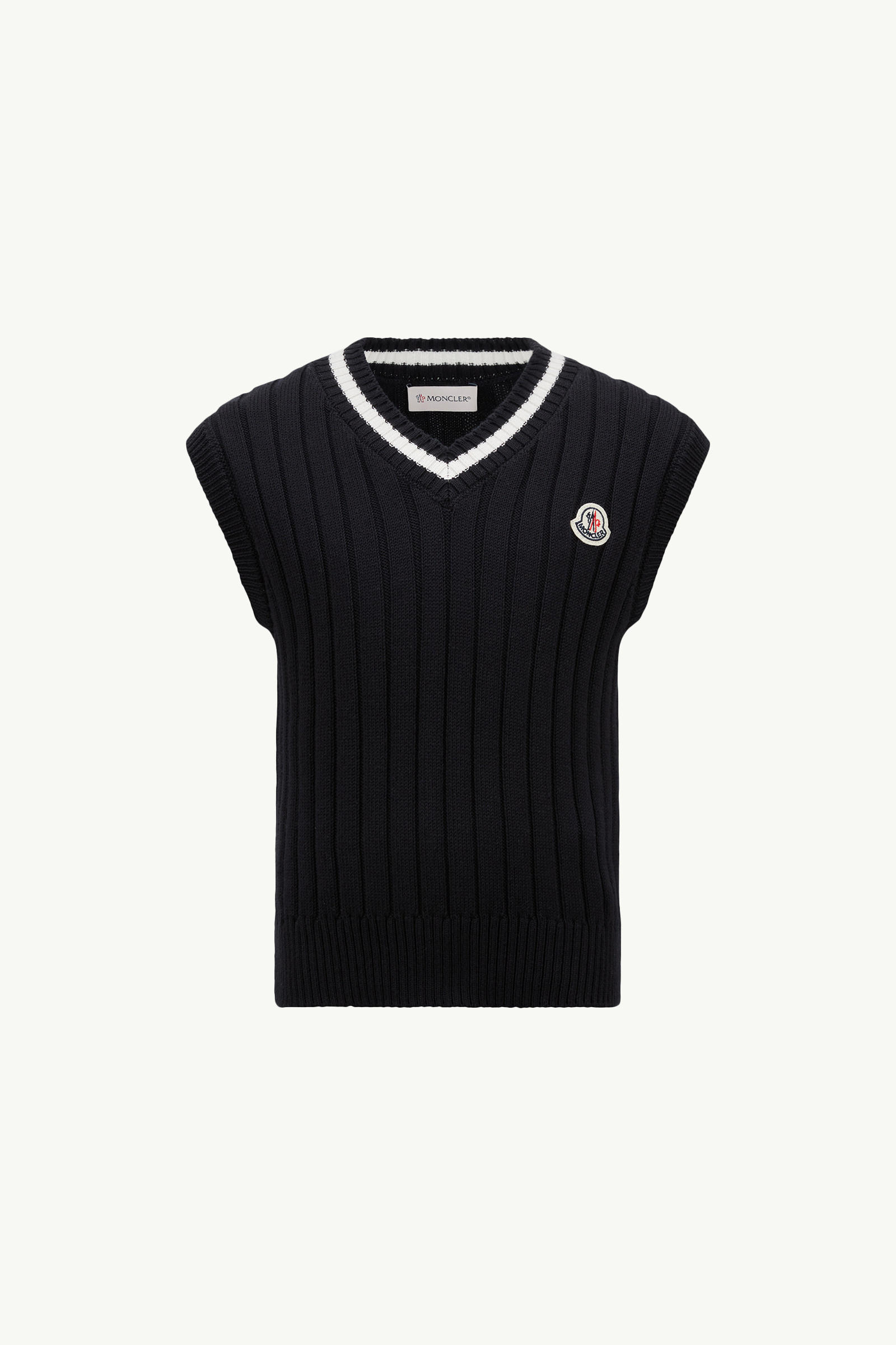 https://moncler-cdn.thron.com/api/v1/content-delivery/shares/dpx6uv/contents/K19549I00001M1509742_F/image/K19549I00001M1509742_F
