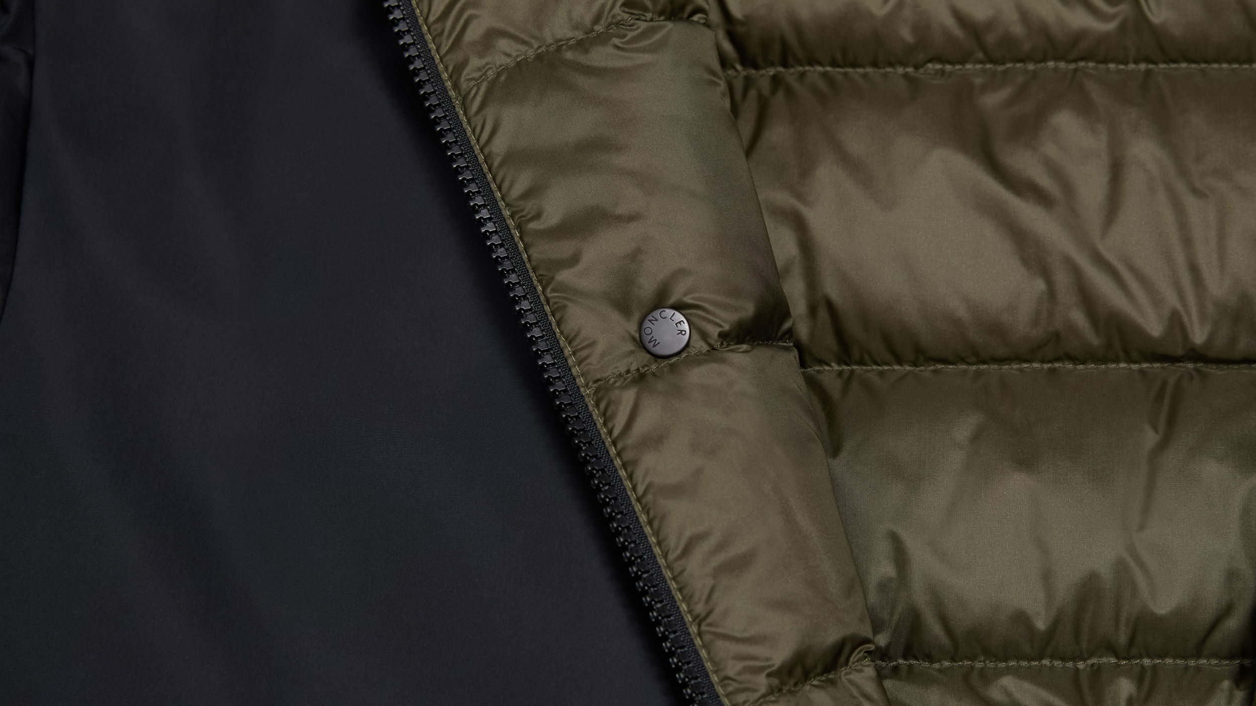 Slide 1 - 静かに奏でるコントラスト