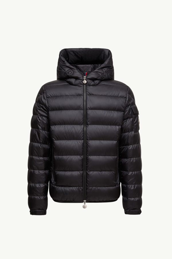 https://moncler-cdn.thron.com/api/v1/content-delivery/shares/dpx6uv/contents/K20911A00009597YF999_F/image/K20911A00009597YF999_F