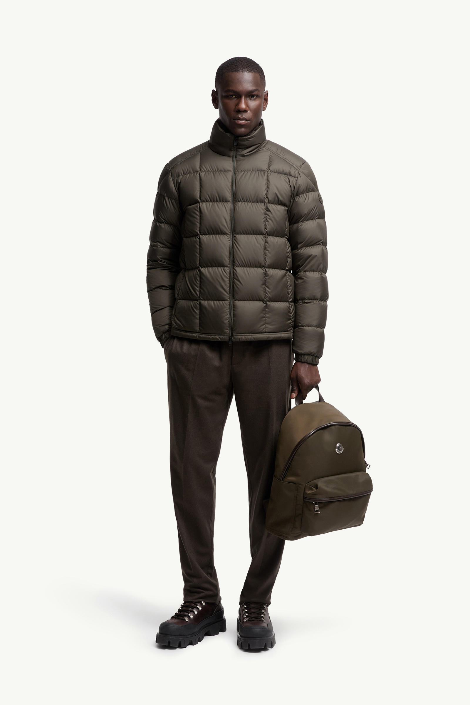 Doudoune à matelassage carré à capuche Eglise Hommes Vert Olive Moncler 0
