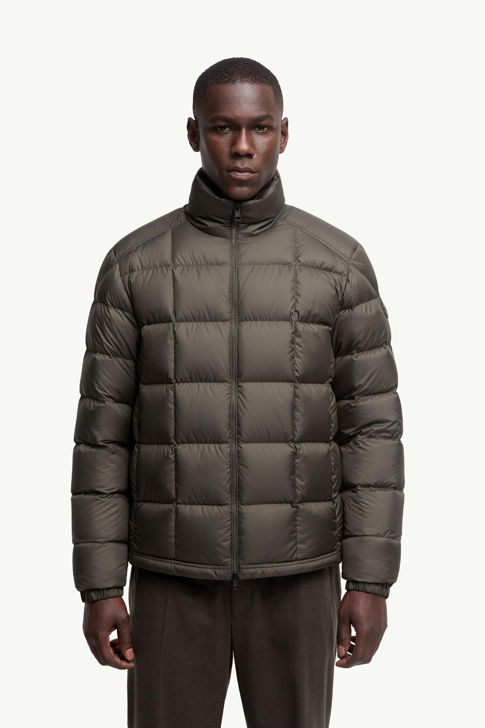 Doudoune à matelassage carré à capuche Eglise Hommes Vert Olive Moncler 3