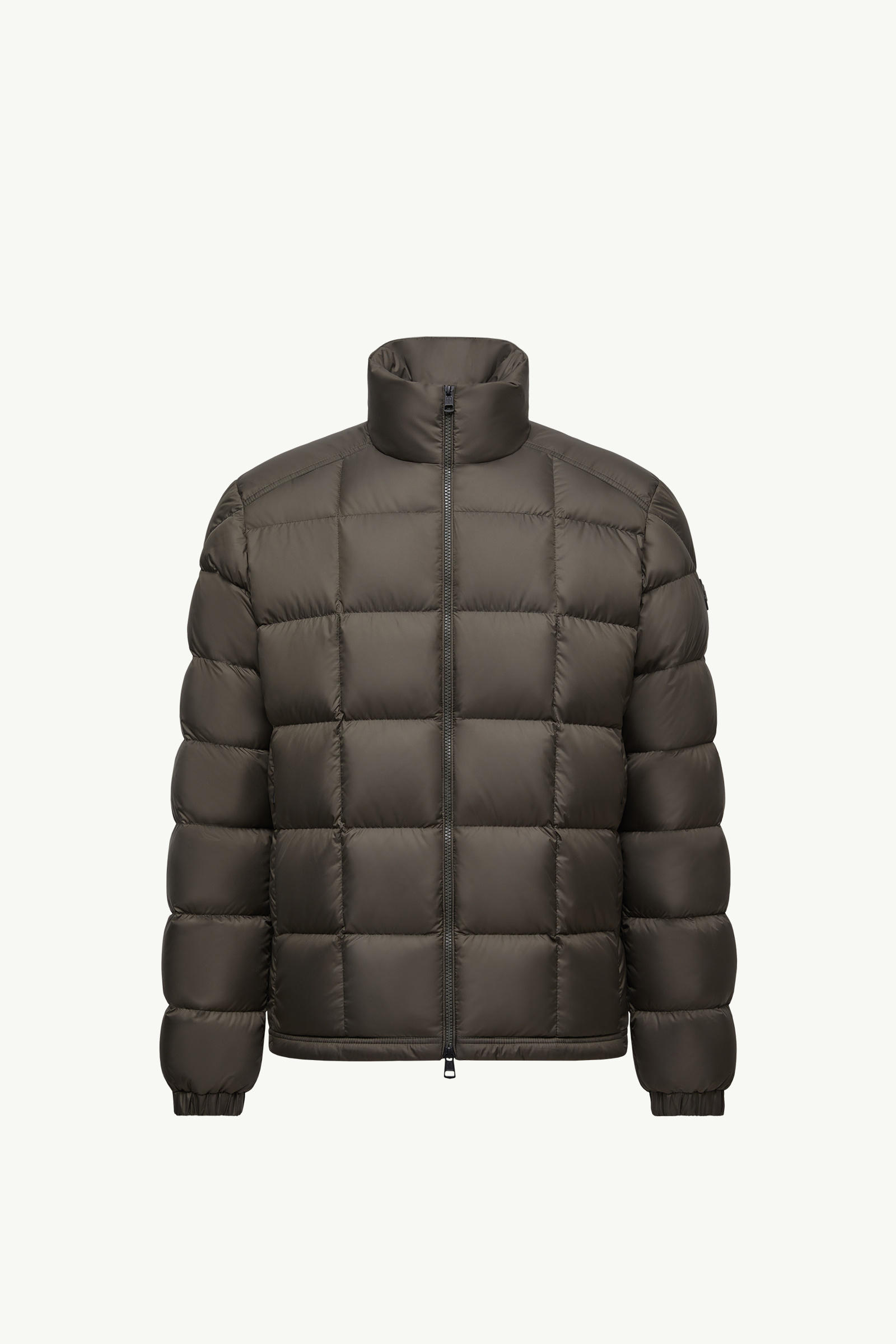 https://moncler-cdn.thron.com/api/v1/content-delivery/shares/dpx6uv/contents/K20911A00024597X2833_F/image/K20911A00024597X2833_F