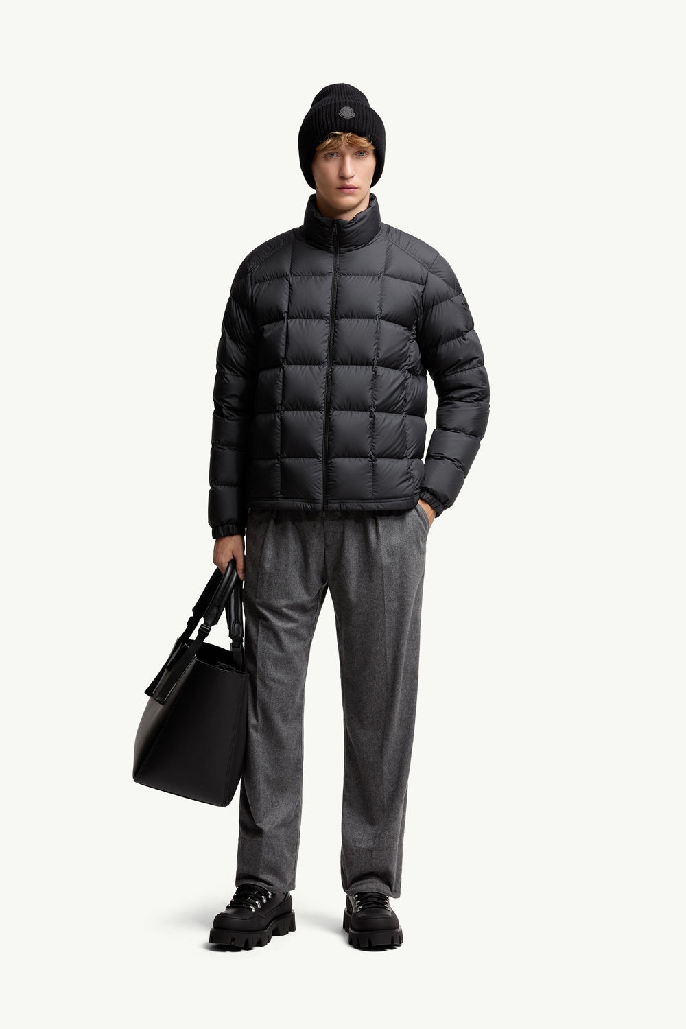 Doudoune à matelassage carré à capuche Eglise Hommes Noir Moncler 0