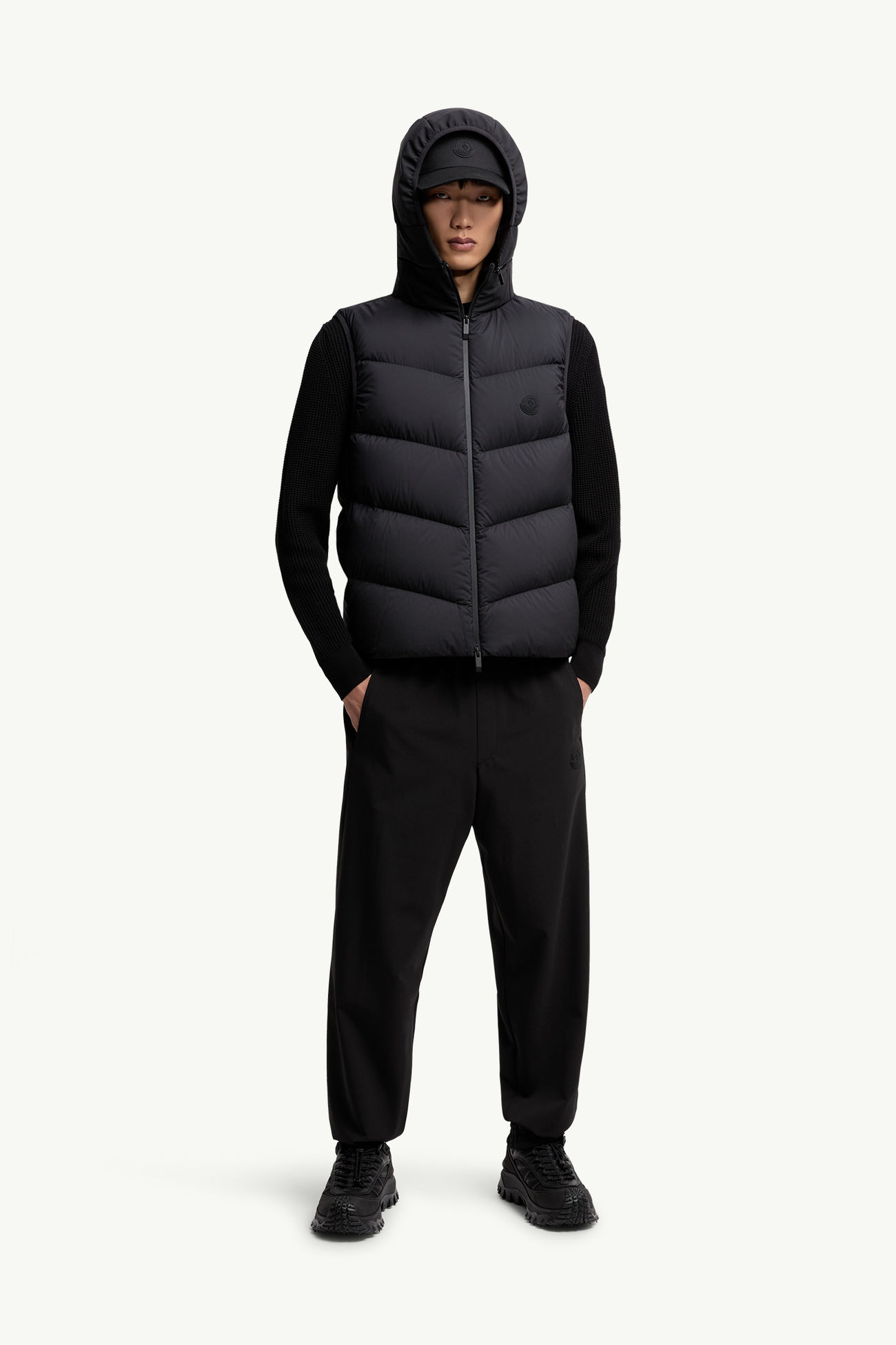 Doudoune sans manches à capuche et matelassage diagonal Guersac Hommes Noir Moncler 0