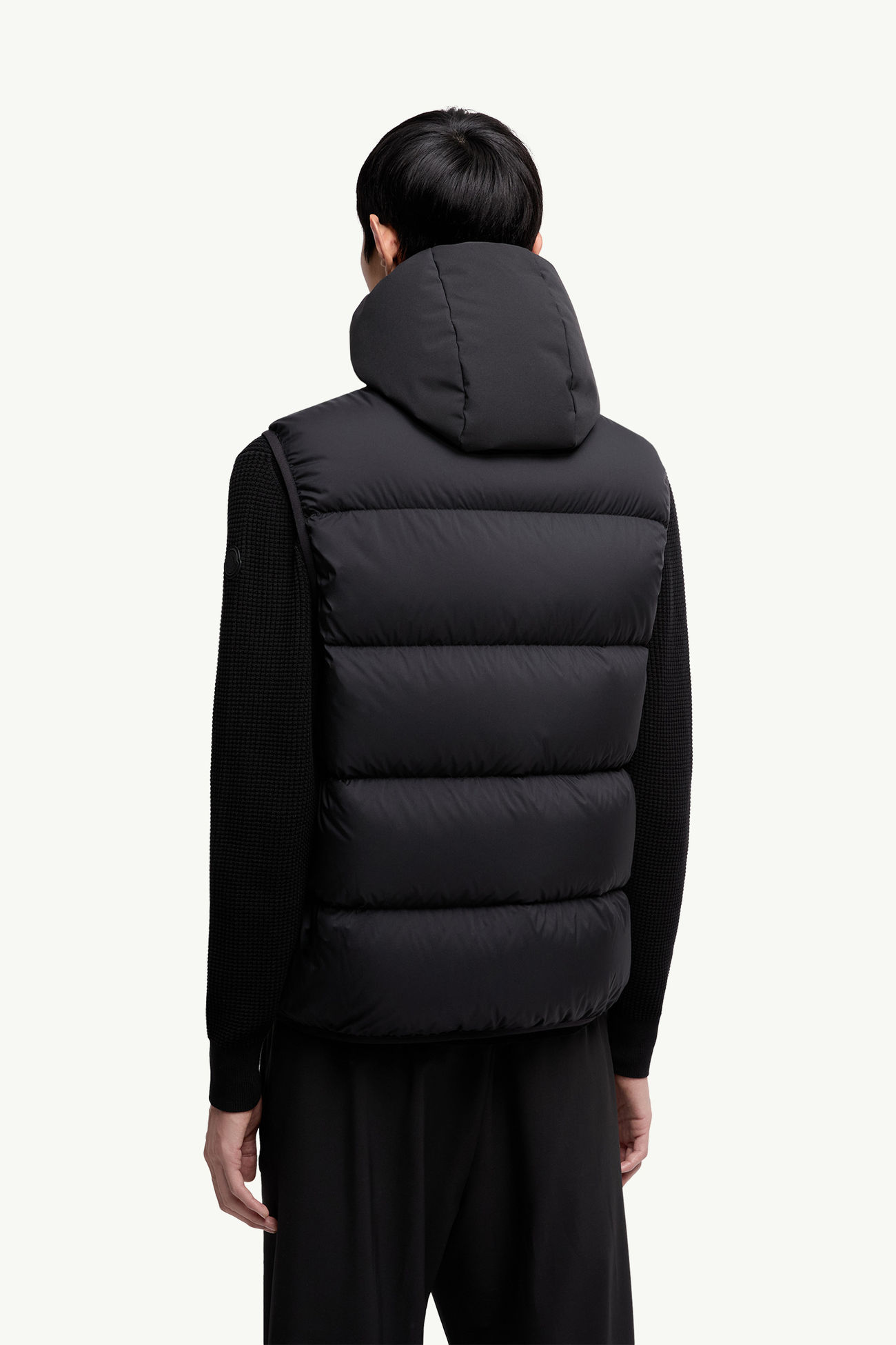 Chaleco plumífero con capucha y acolchado diagonal Guersac Hombre Negro Moncler 4