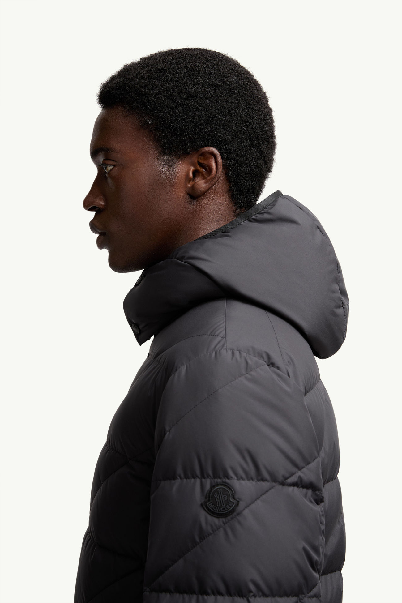 Piumino corto Sciros con cappuccio e trapuntatura diagonale Uomo Nero Moncler 1