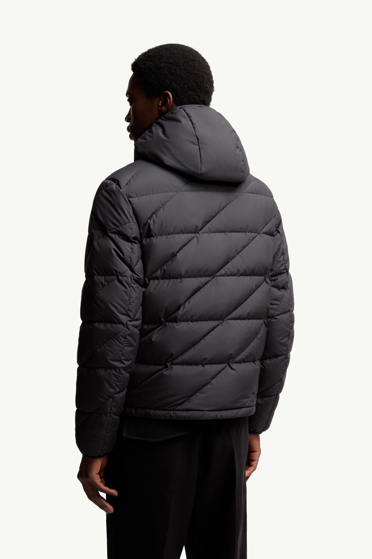 Sciros rautenförmig gesteppte kurze Daunenjacke mit Kapuze Herren Schwarz Moncler 4