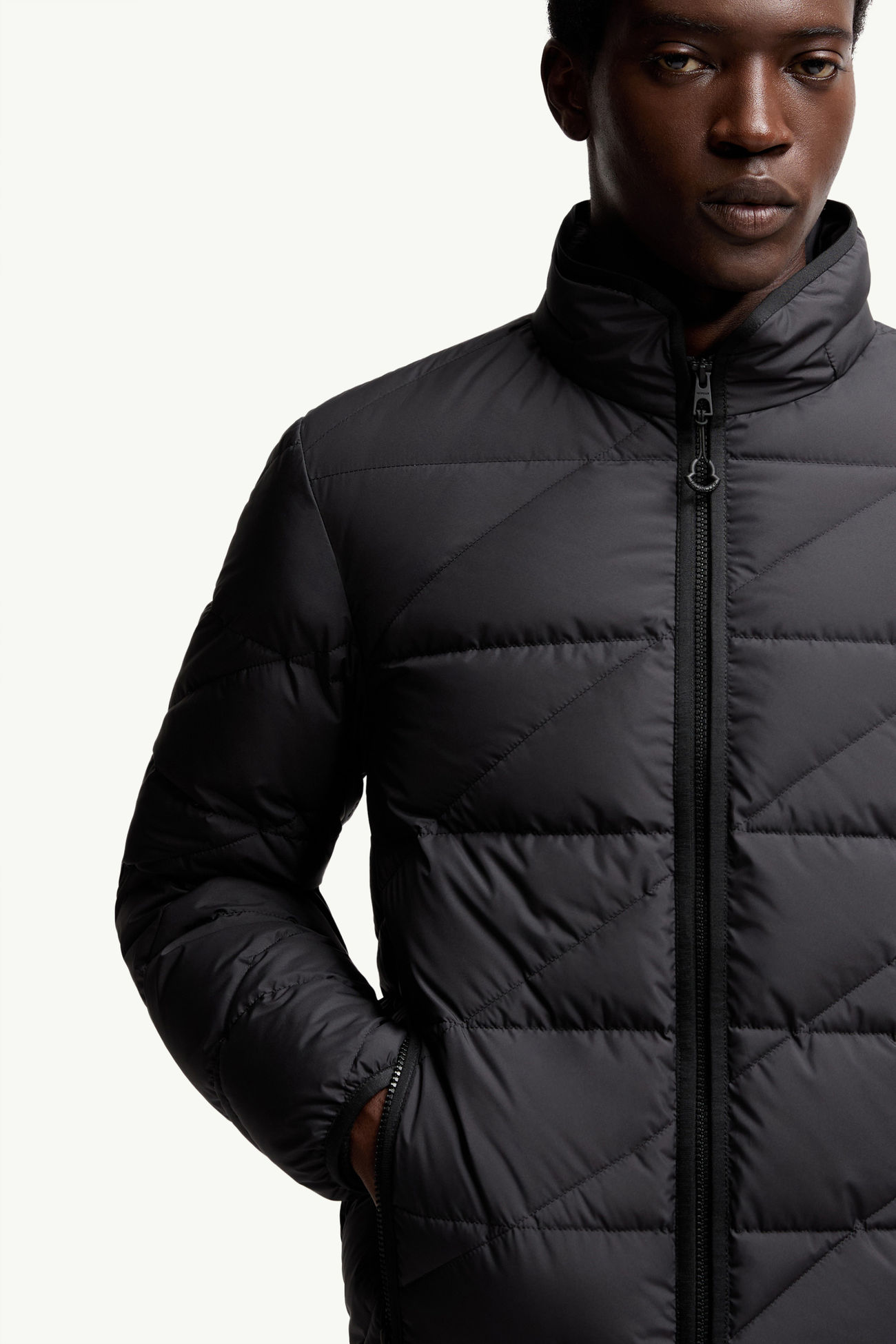 Piumino corto Sciros con cappuccio e trapuntatura diagonale Uomo Nero Moncler 5