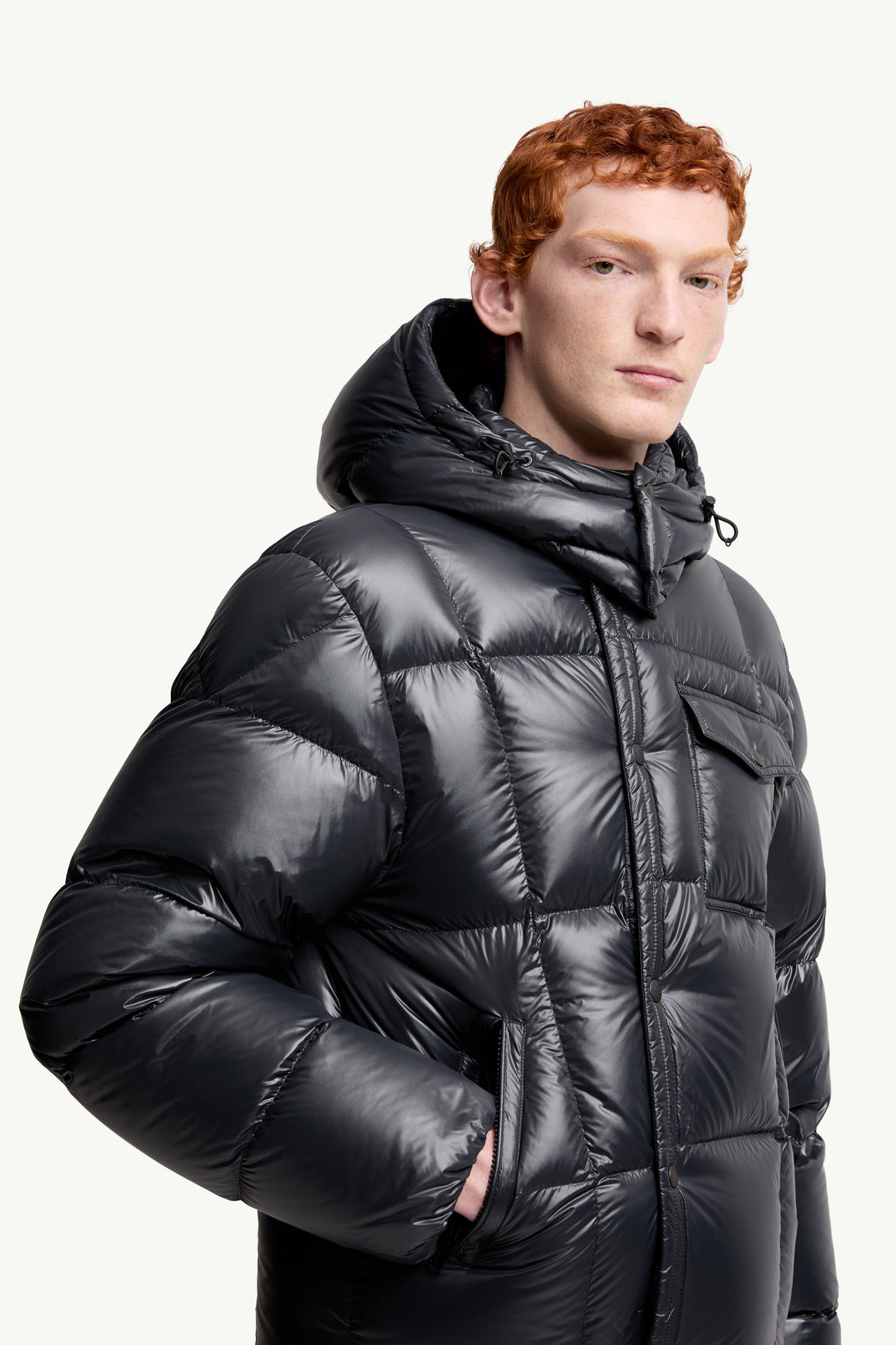 Doudoune courte à capuche Serfanto Hommes Noir Moncler 5