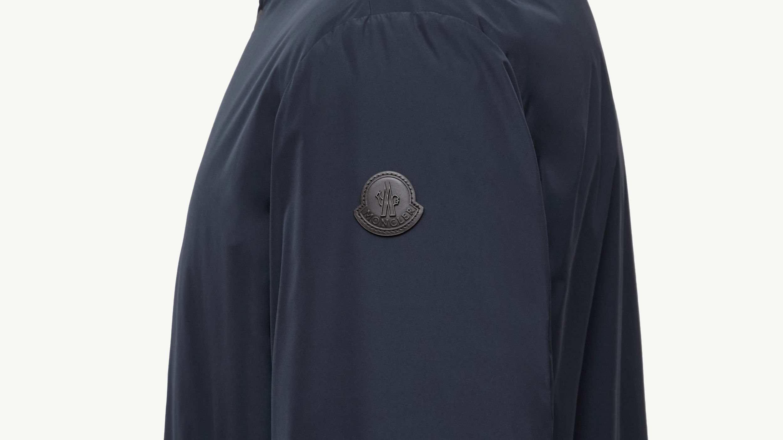 Slide 2 - product.feature.leatherdetaillogo.title