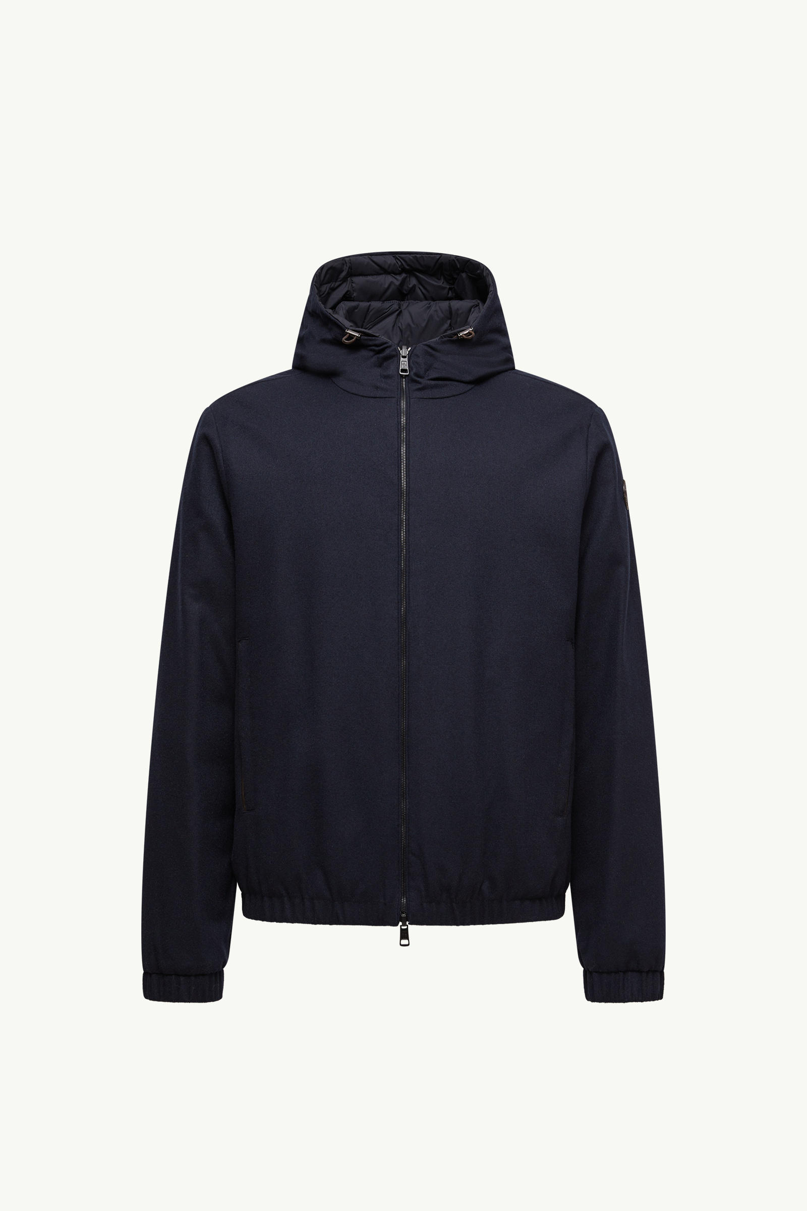 https://moncler-cdn.thron.com/api/v1/content-delivery/shares/dpx6uv/contents/K20911A00082596LQ742_F/image/K20911A00082596LQ742_F