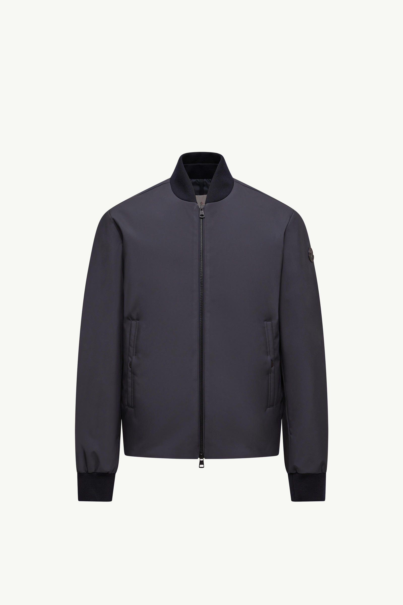 https://moncler-cdn.thron.com/api/v1/content-delivery/shares/dpx6uv/contents/K20911A00083598S0779_F/image/K20911A00083598S0779_F