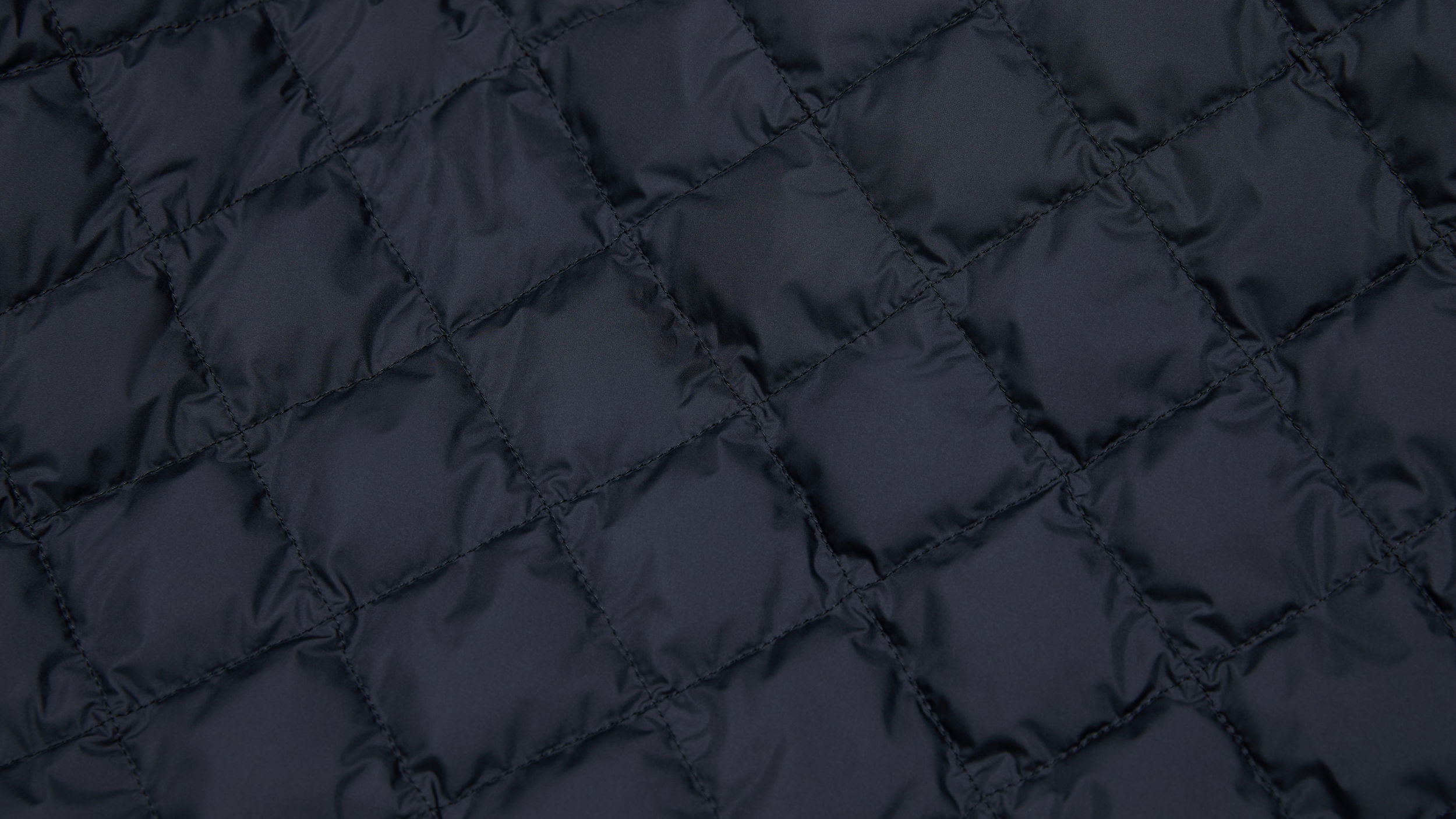 Slide 2 - product.feature.stitchingdetails.title